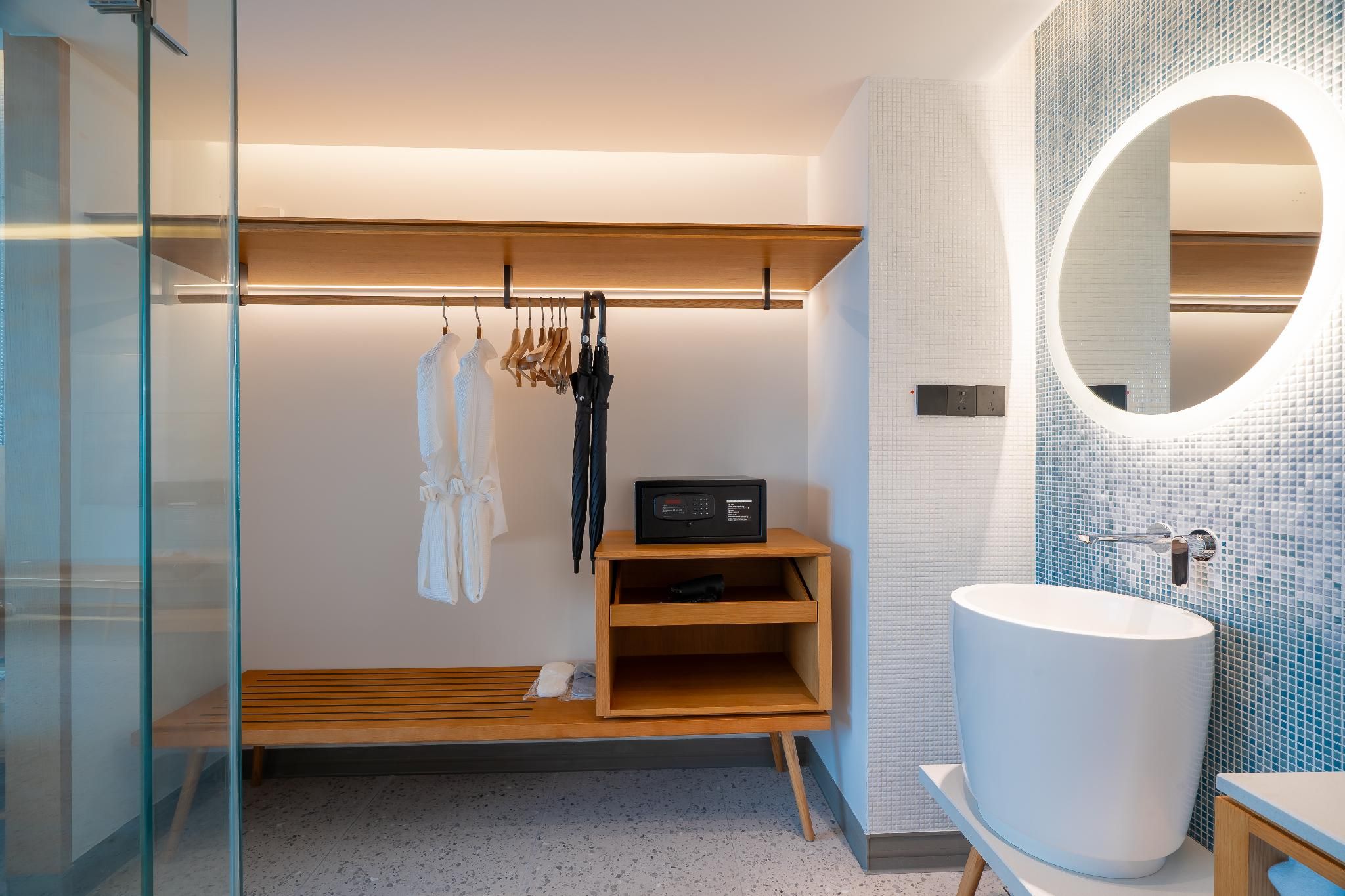 Deluxe Room, 1 King Bed