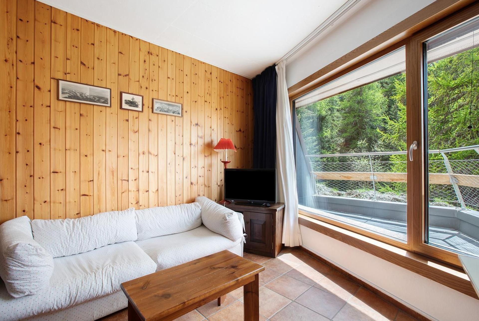 Superior One-Bedroom Apartment