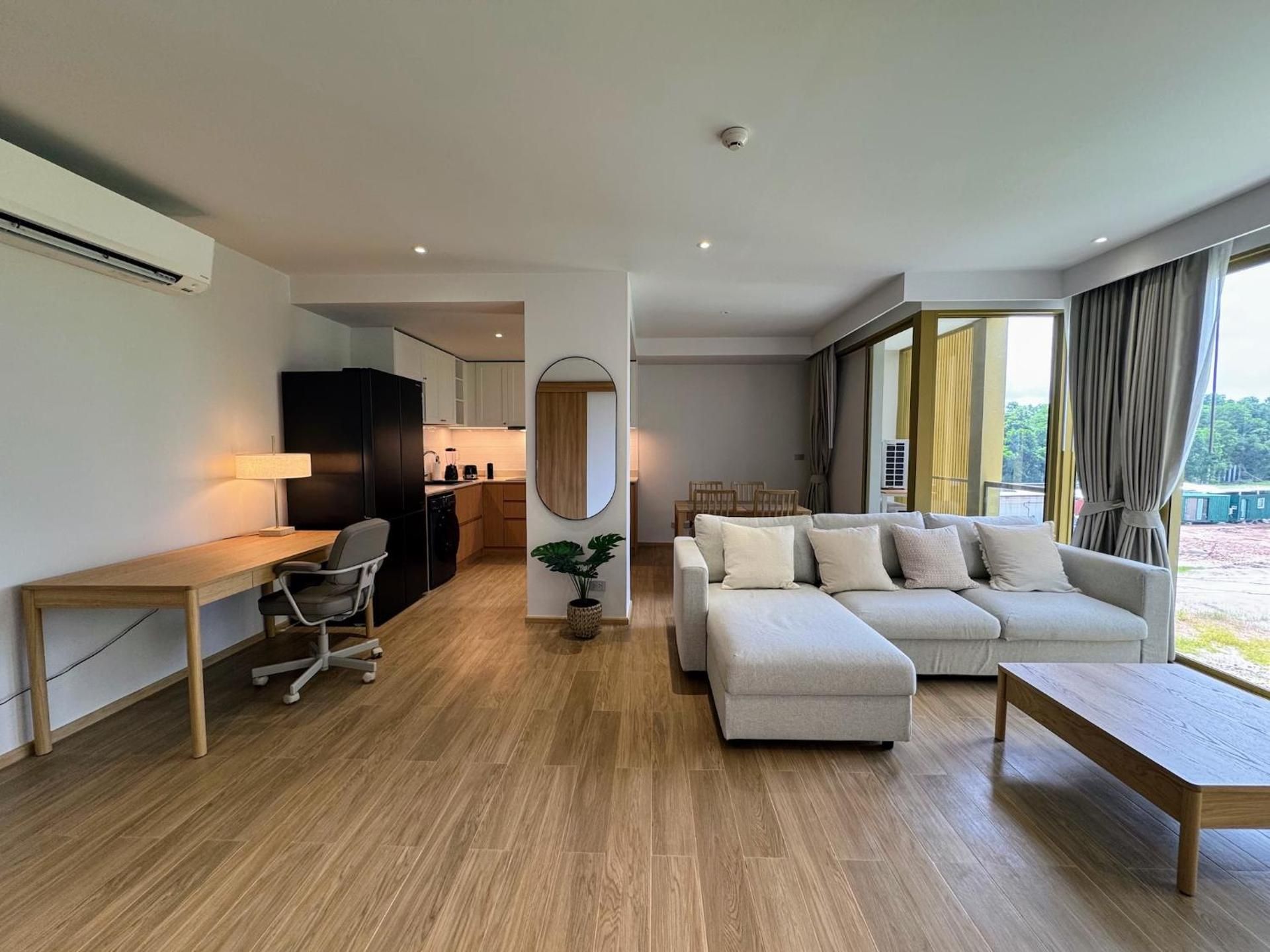 Deluxe One-Bedroom Apartment