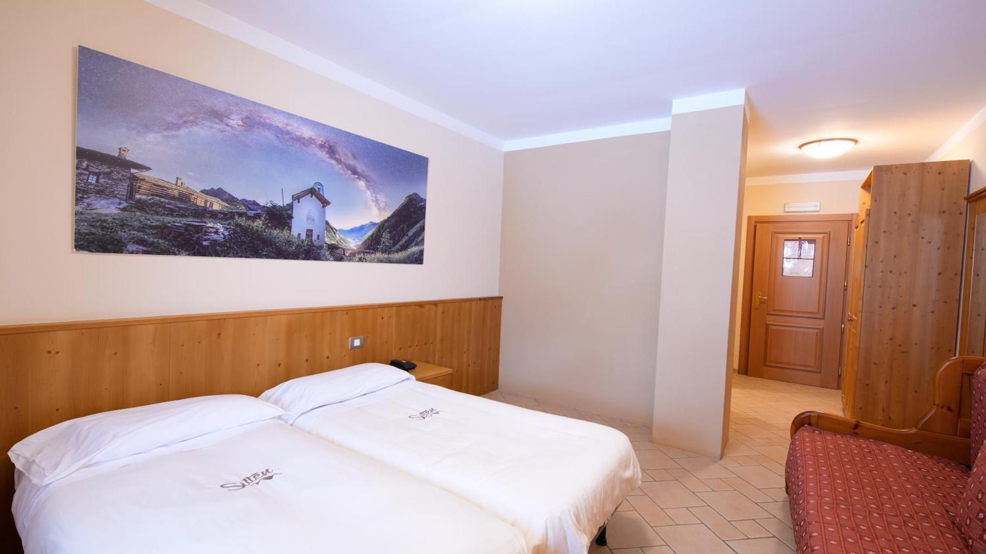 Superior Double or Twin Room with Mountain View