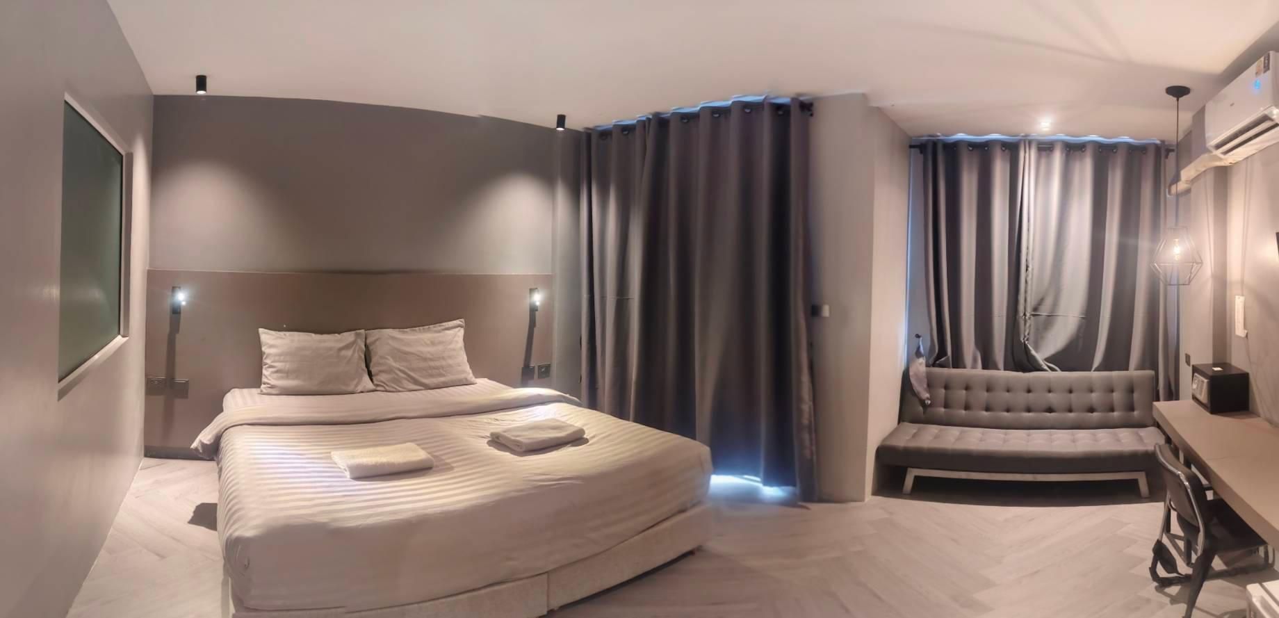 King Bed with Balcony