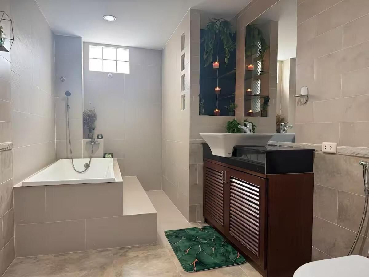 Peaceful Patong Penthouse Deluxe Double Room (2 Adults + 1 Child) 3