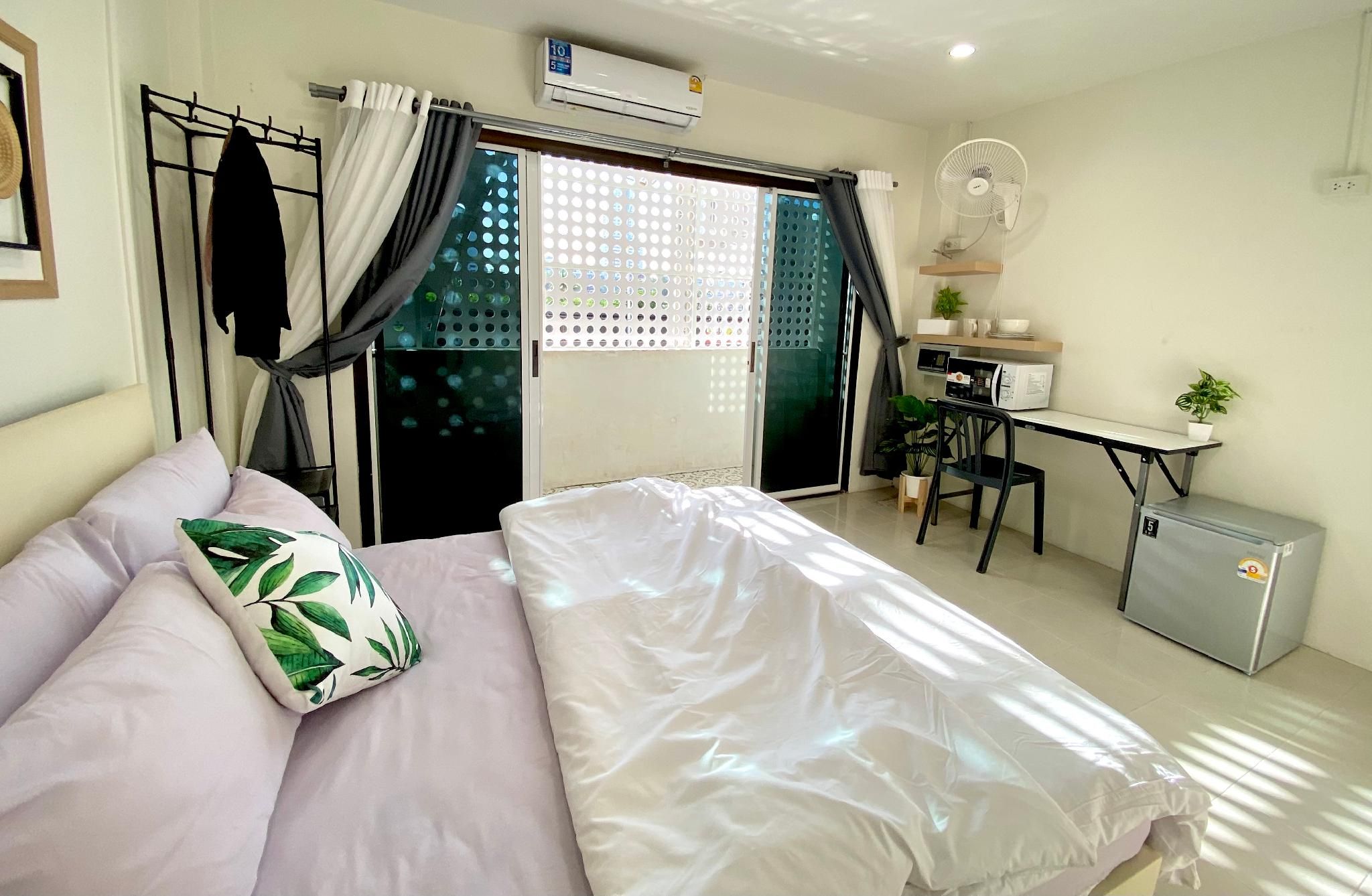 Patong Rest & Recharge City Vibe with Balcony
