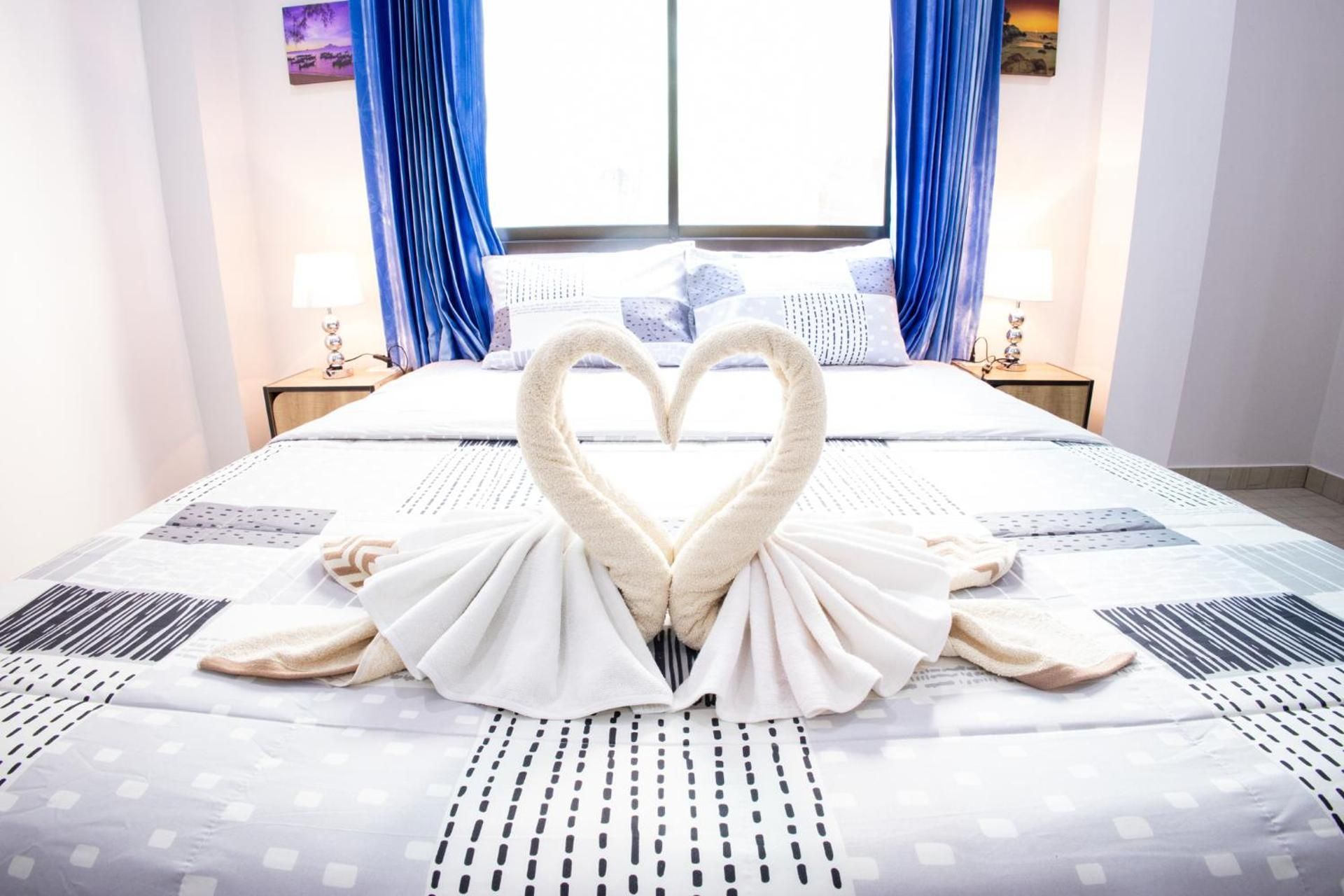 Grand View Premium Apartment with Balcony