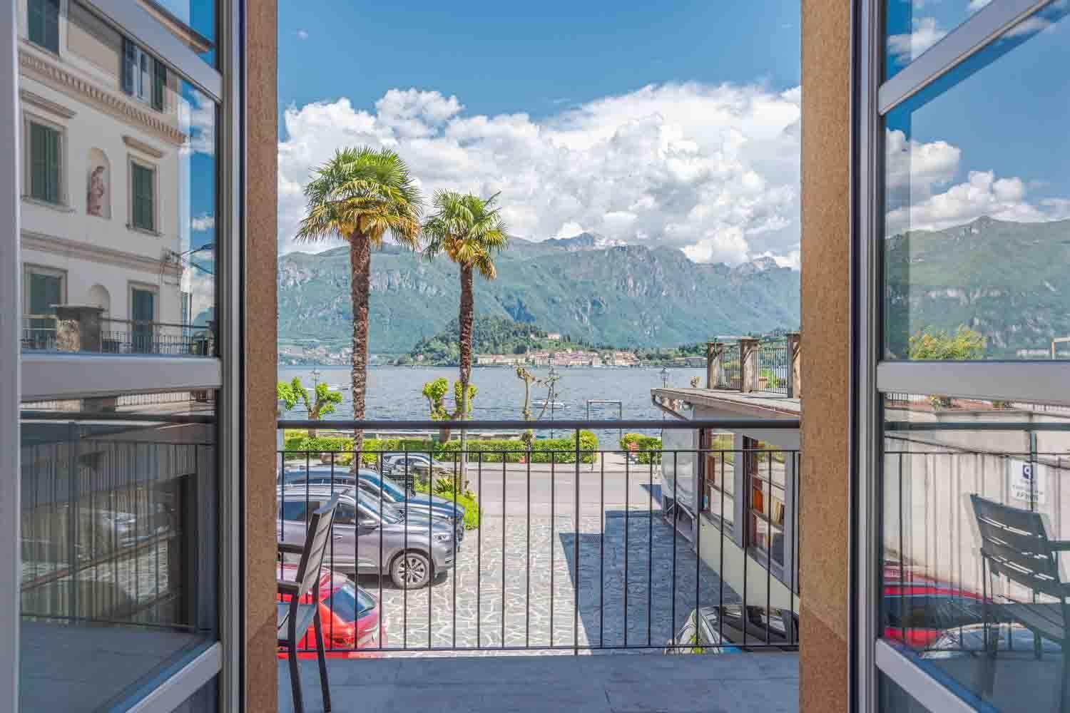 One-Bedroom Apartment with Lake View