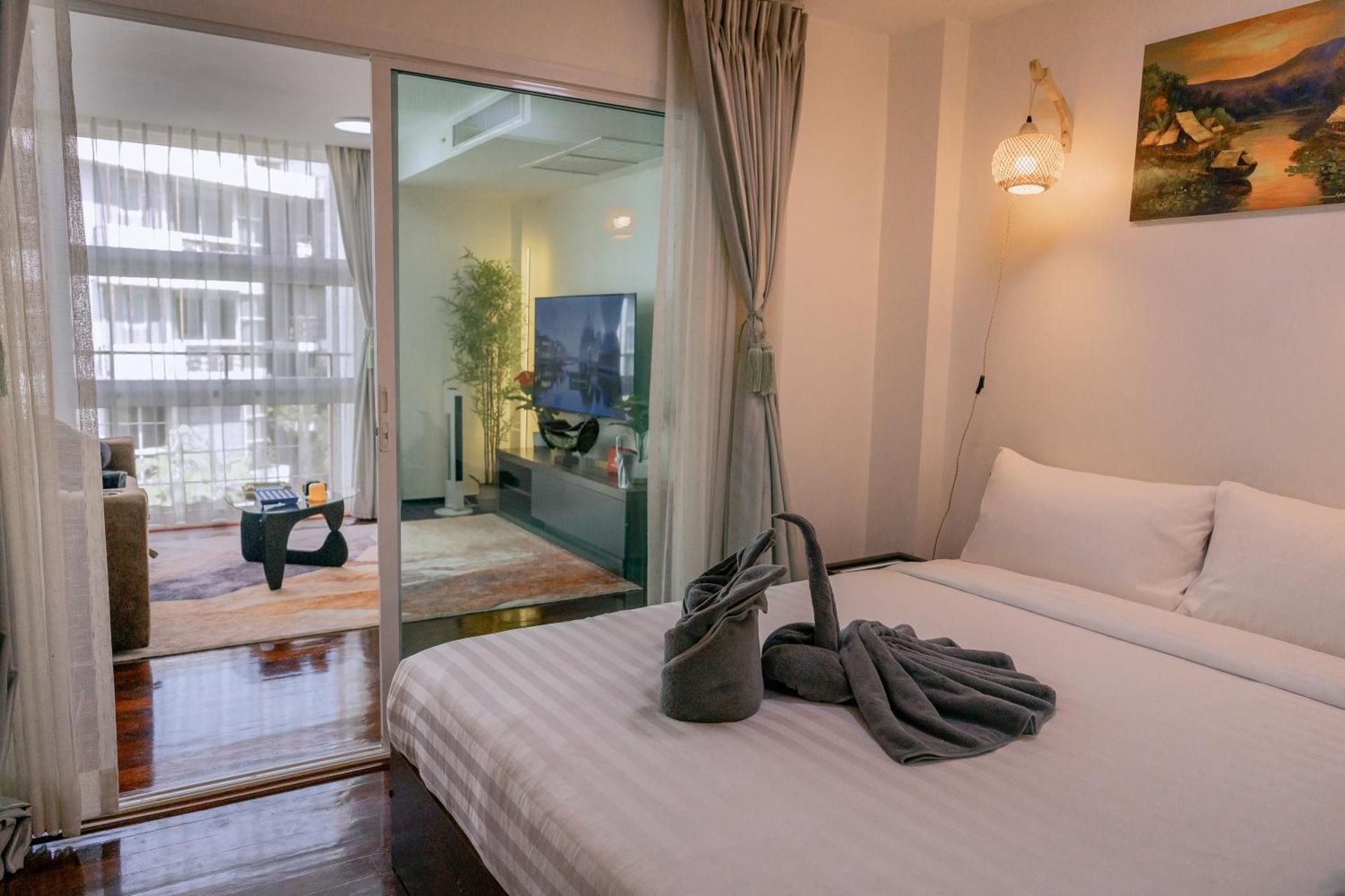 Two-Bedroom Deluxe Apartment with Balcony
