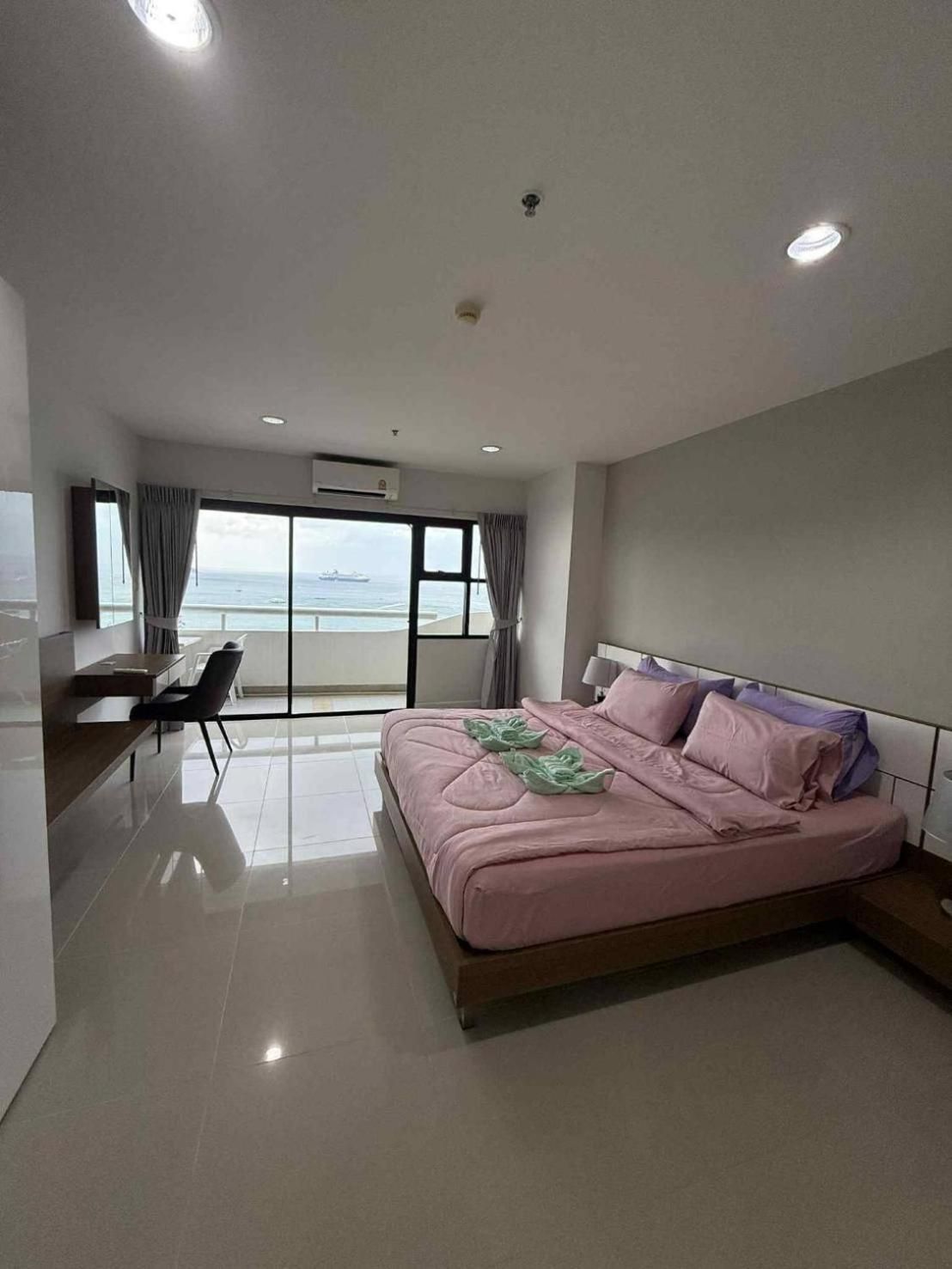 One-Bedroom Apartment - Oceanfront