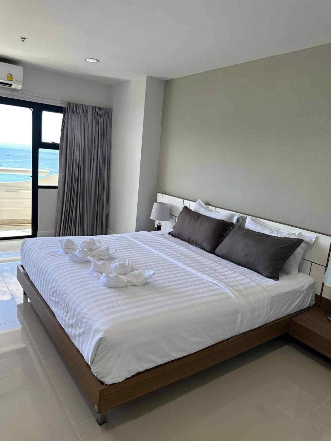 One-Bedroom Apartment - Oceanfront