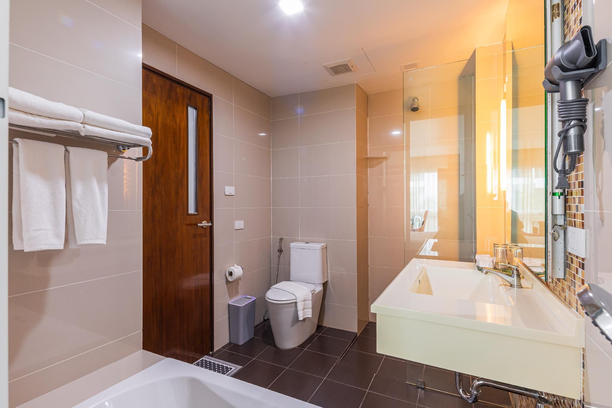 Deluxe Plus Connecting King Rooms