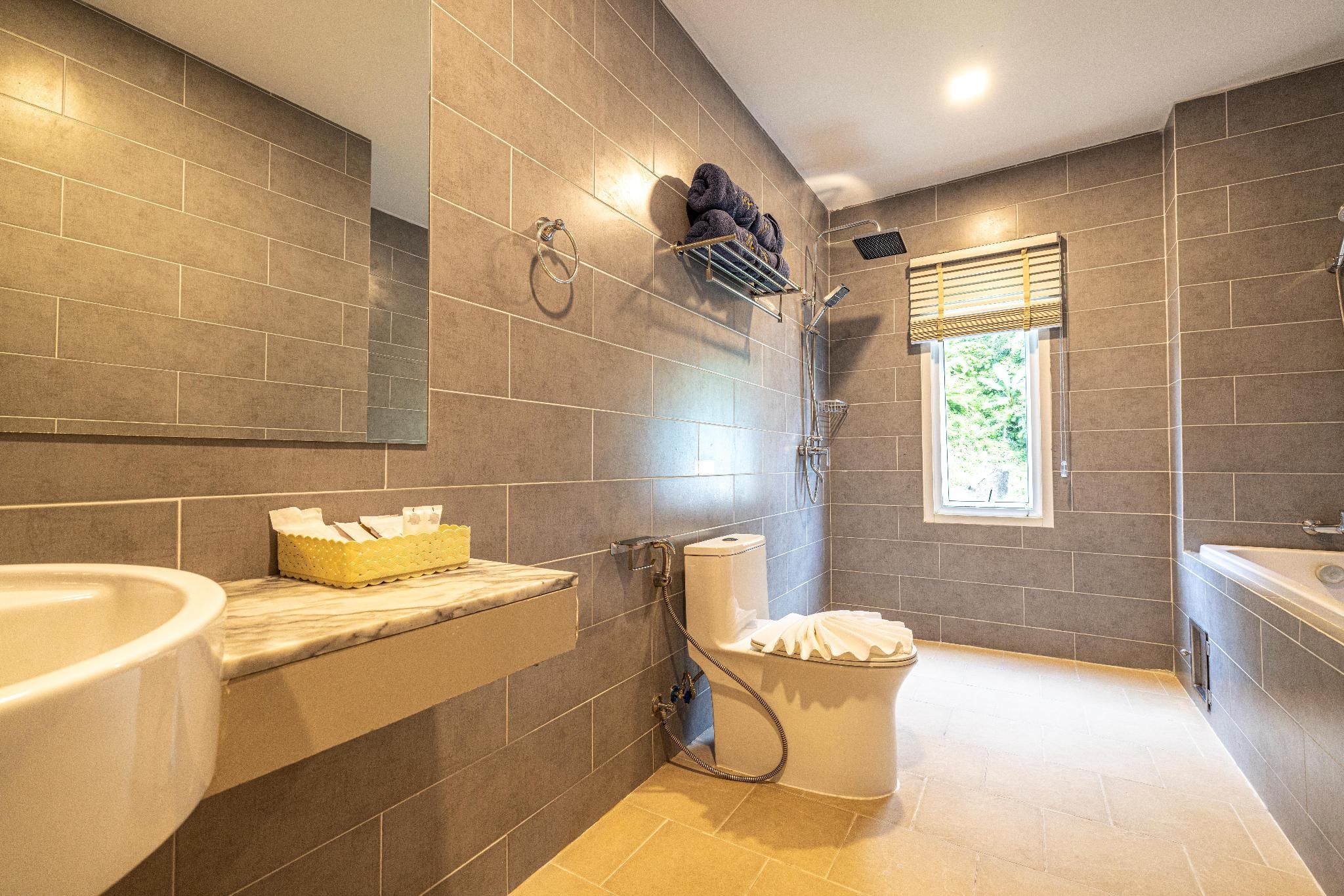 2+1 Bedroom Hillview Corner Suite