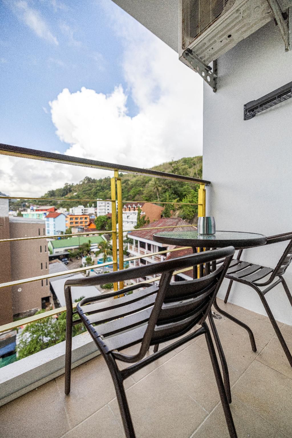 WH - Deluxe Bed Room