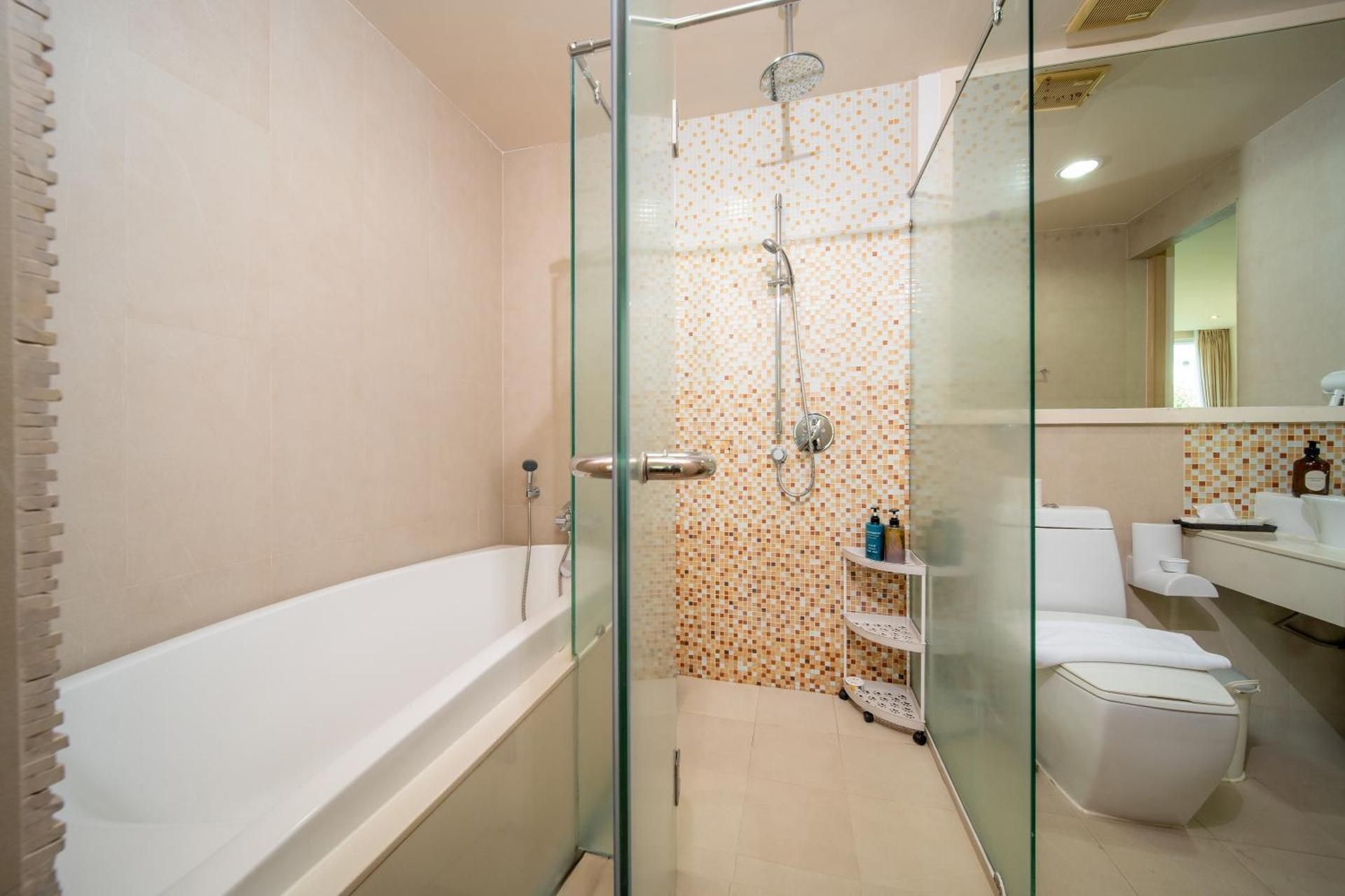 A New Experience of Private Vacation and Work in Patong One-Bedroom Apartment with Balcony 2