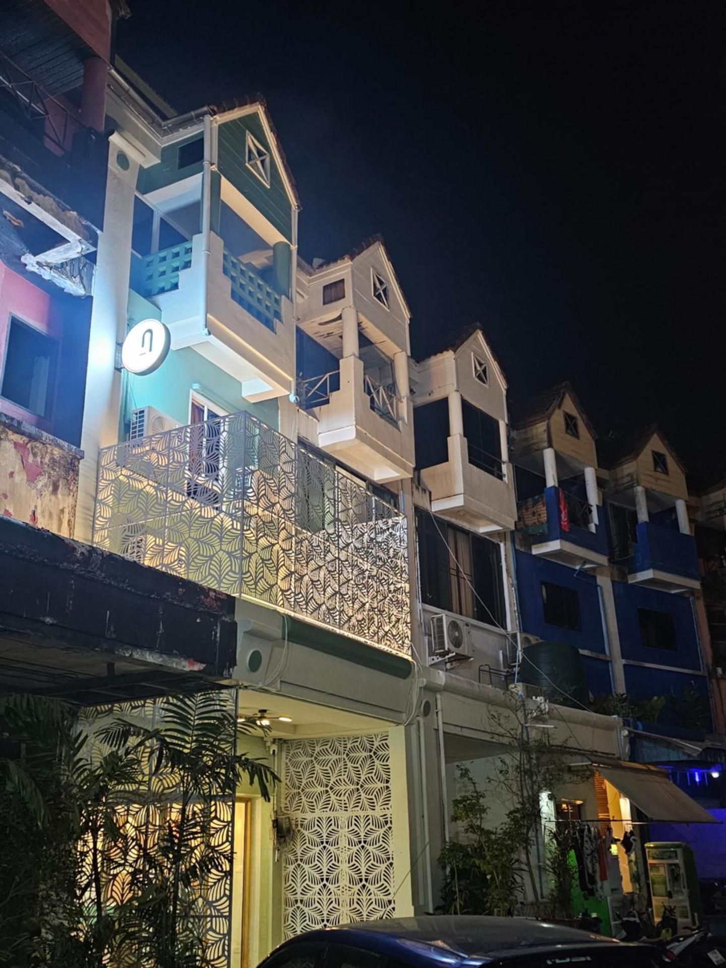 Lub Nai Hostel