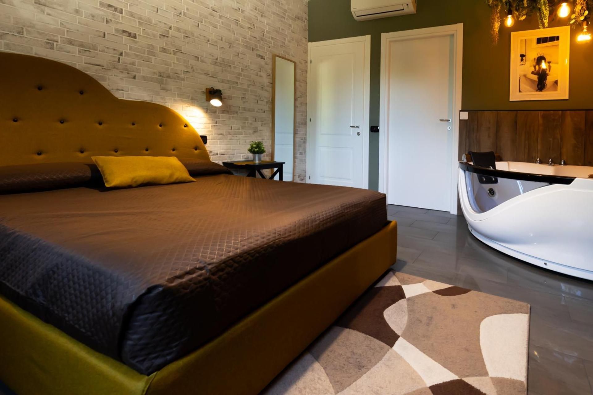 King Room with Spa Bath