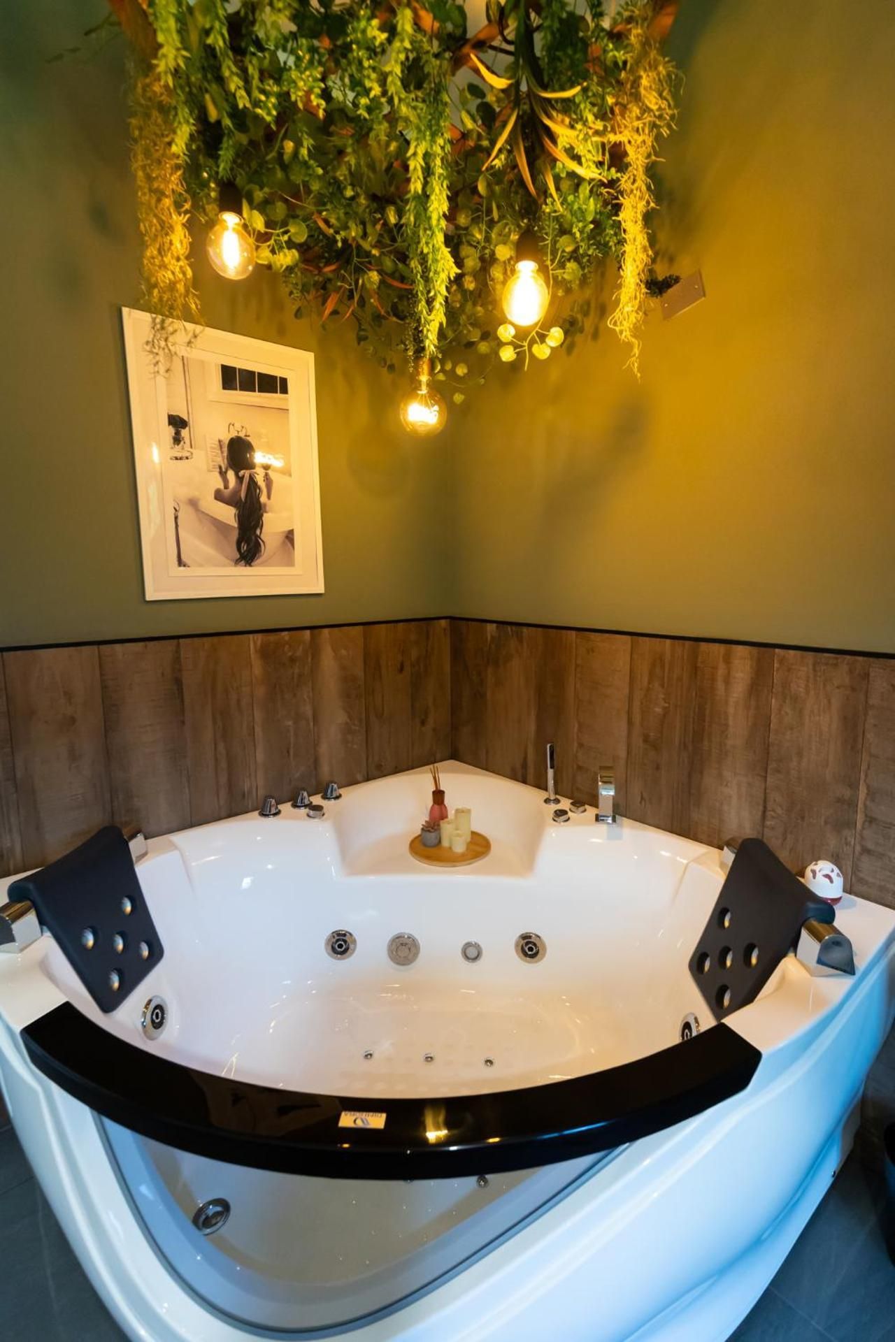 King Room with Spa Bath