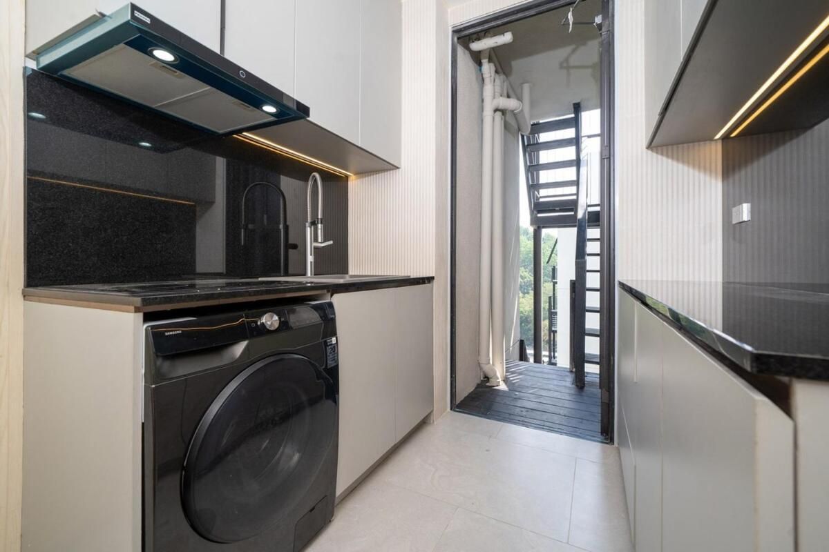 Three-Bedroom Apartment with Ocean View