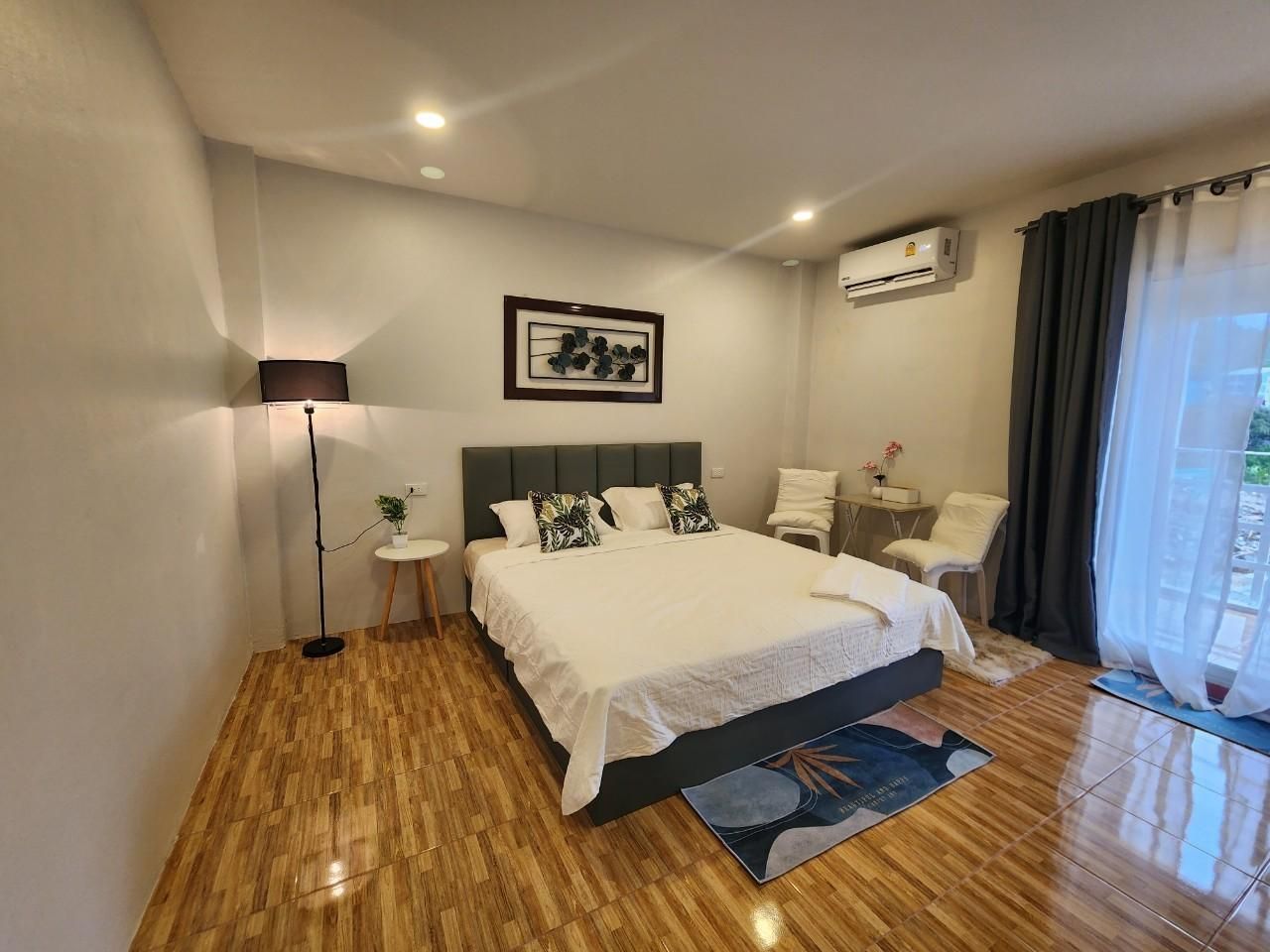 Superior - 1 Queen Bed