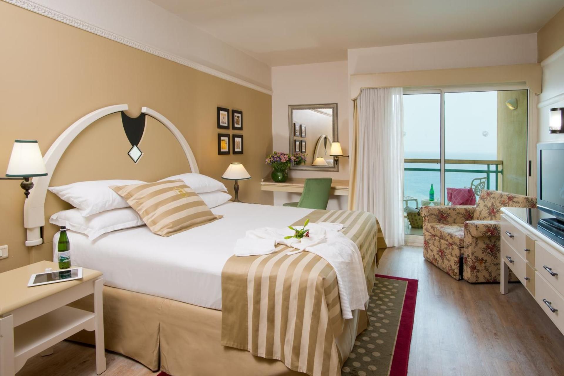 Palace Club Room