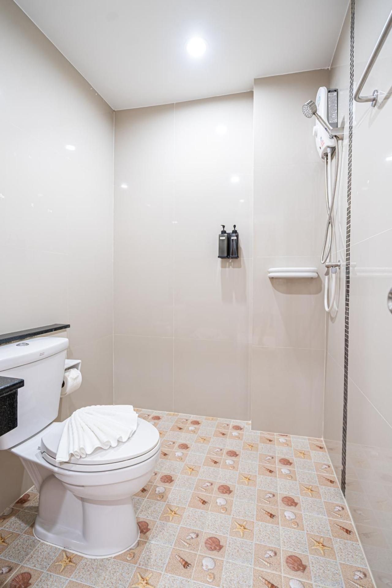 Seaside Patong House Deluxe Sea View 2