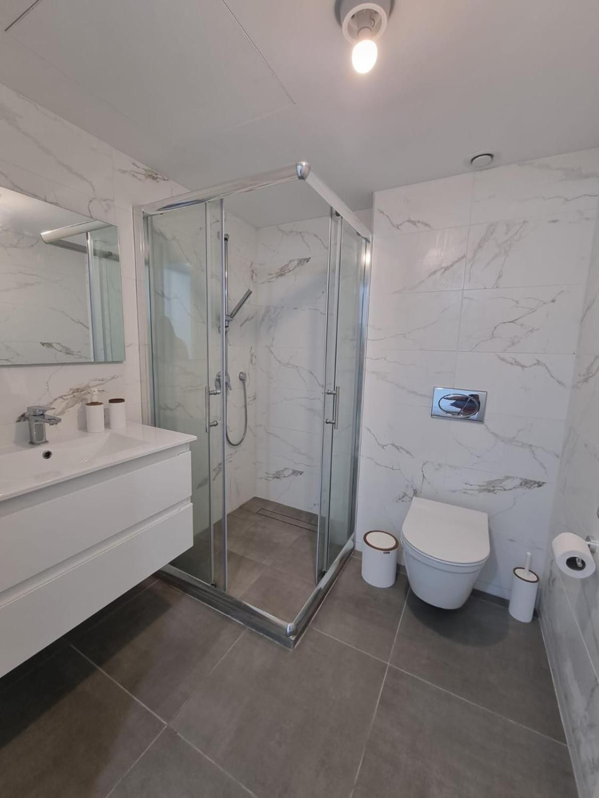 Beach Front affordable vacanc Suite with Pool View