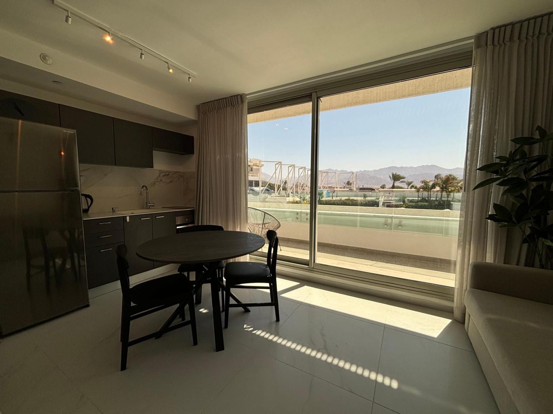 Beach Front affordable vacanc Suite with Pool View 2