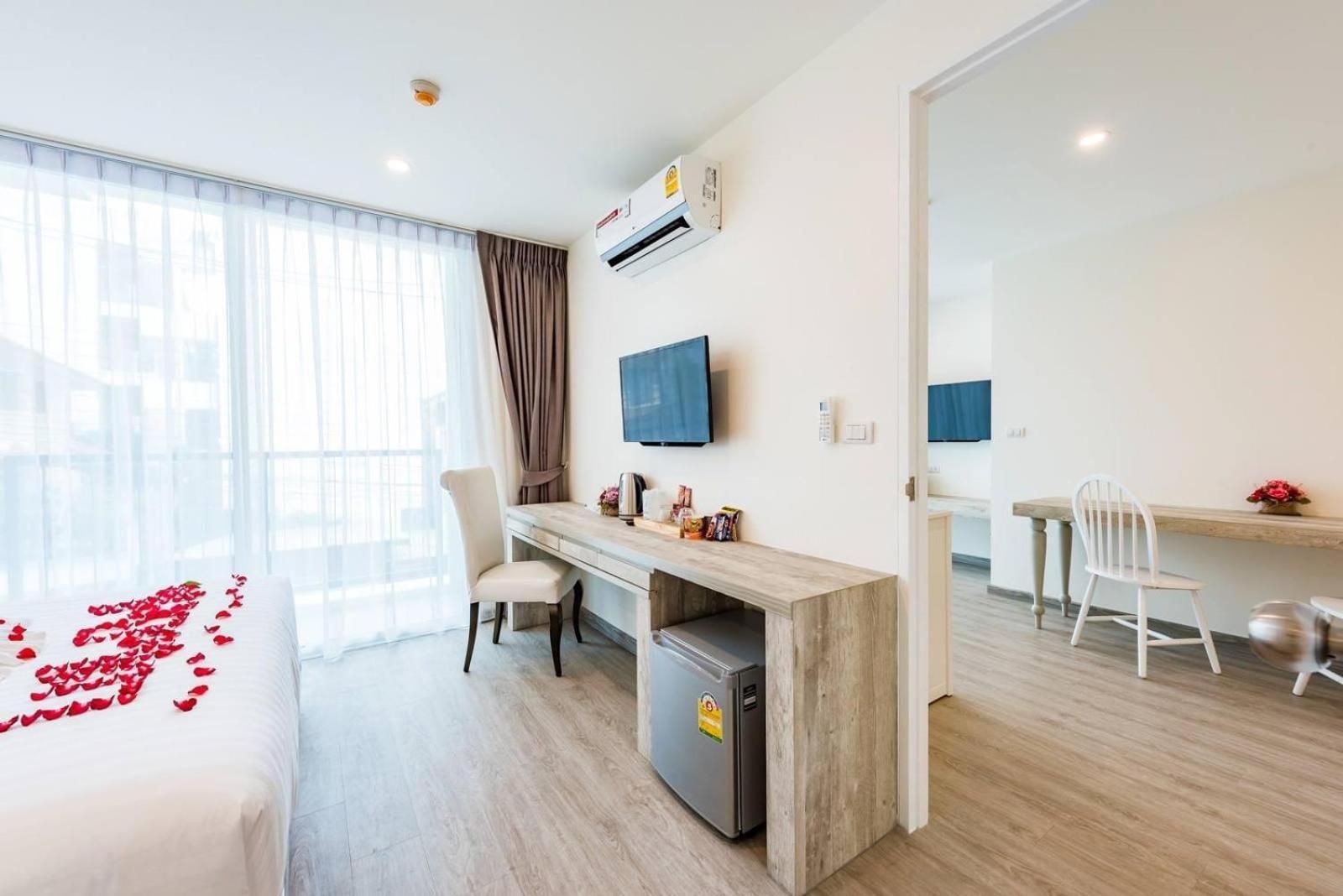 LullaBella Hotel Patong King Suite with Balcony 3