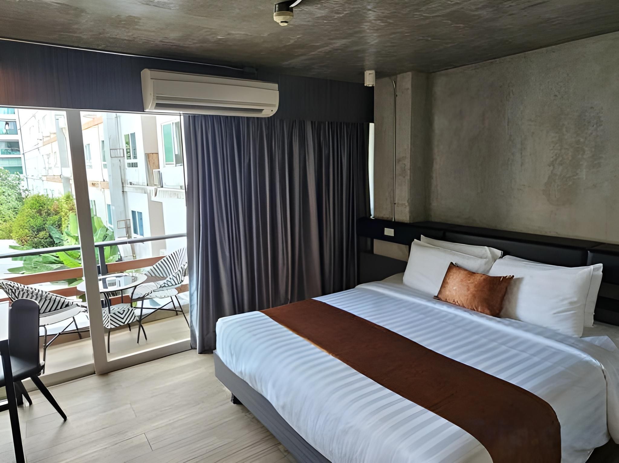 Aspira Central Patong Deluxe Mountain View King Room
