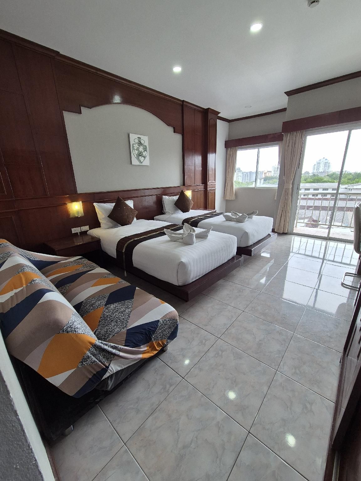 Deluxe Twin Room with Balcony
