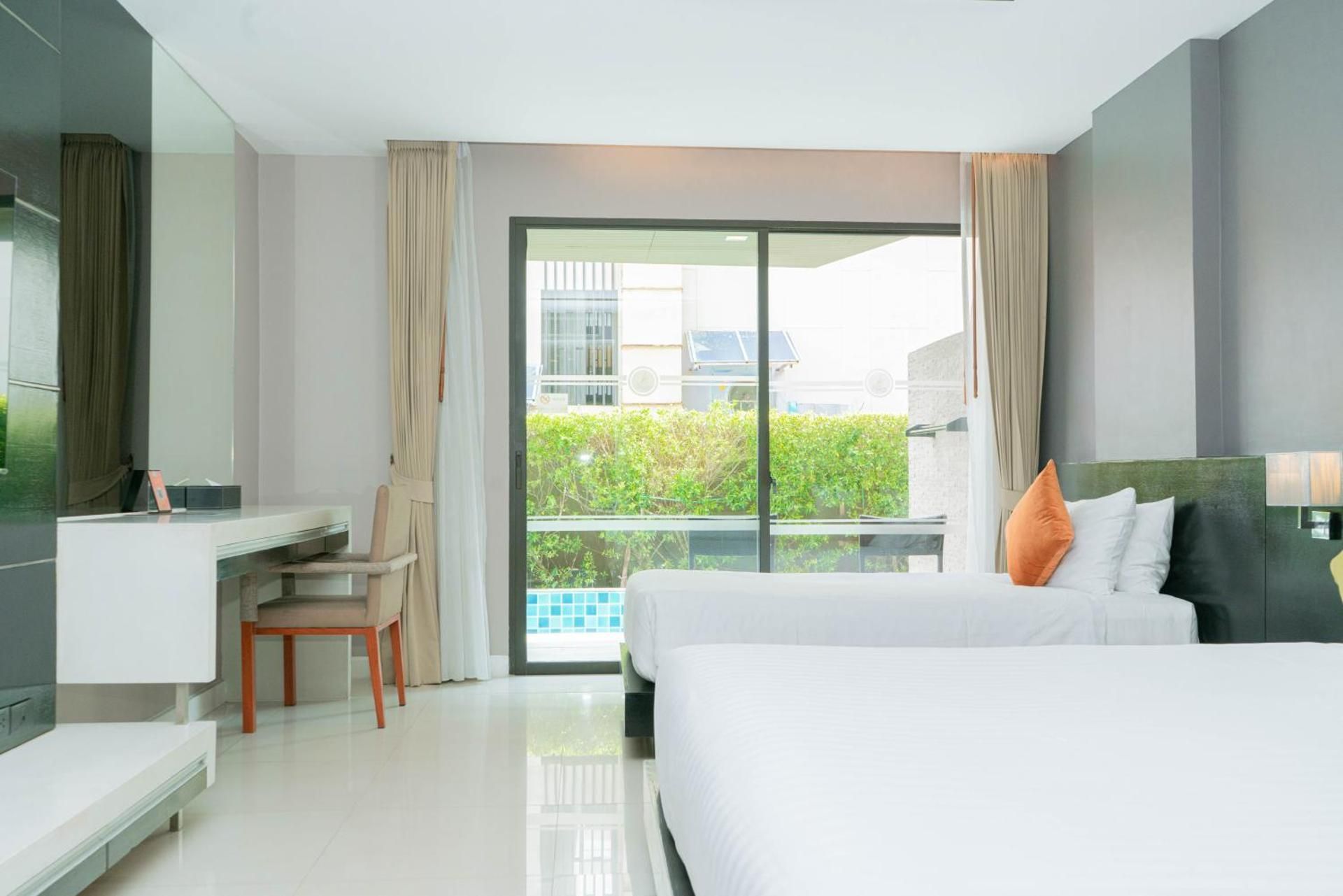 Beachfront and Deluxe Pool Access Patong Phuket Apartment with Pool View 