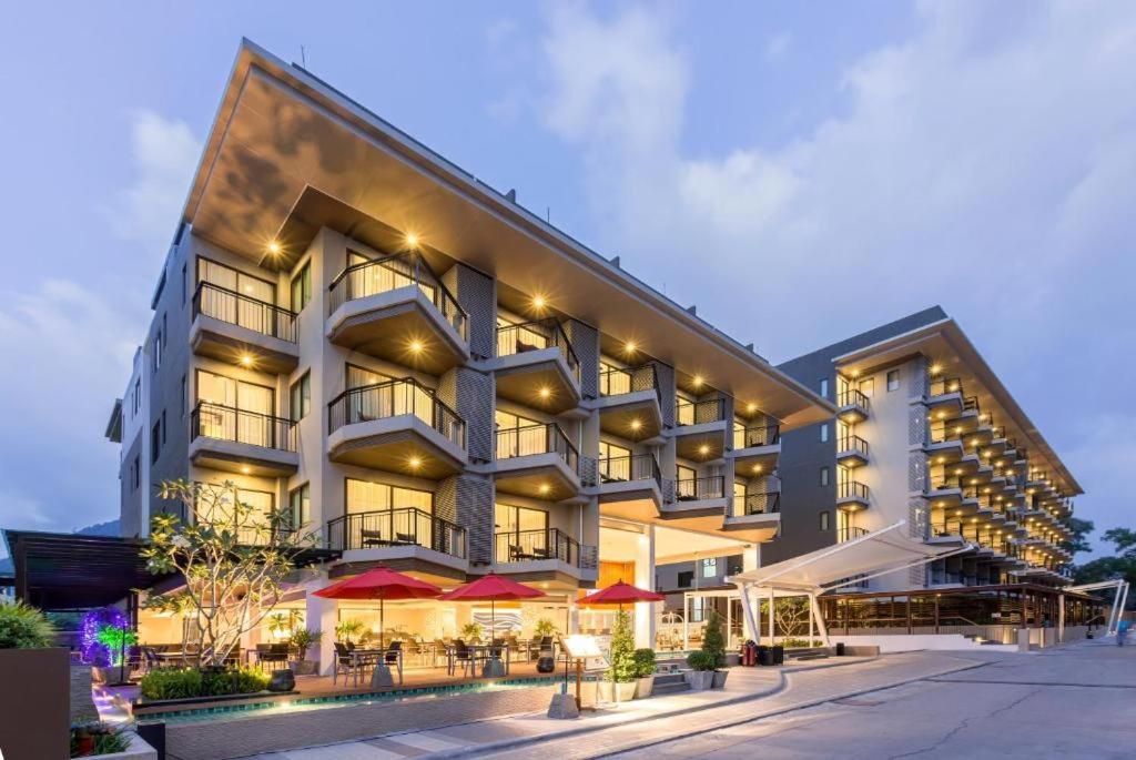 Beachfront and Deluxe Pool Access Patong Phuket