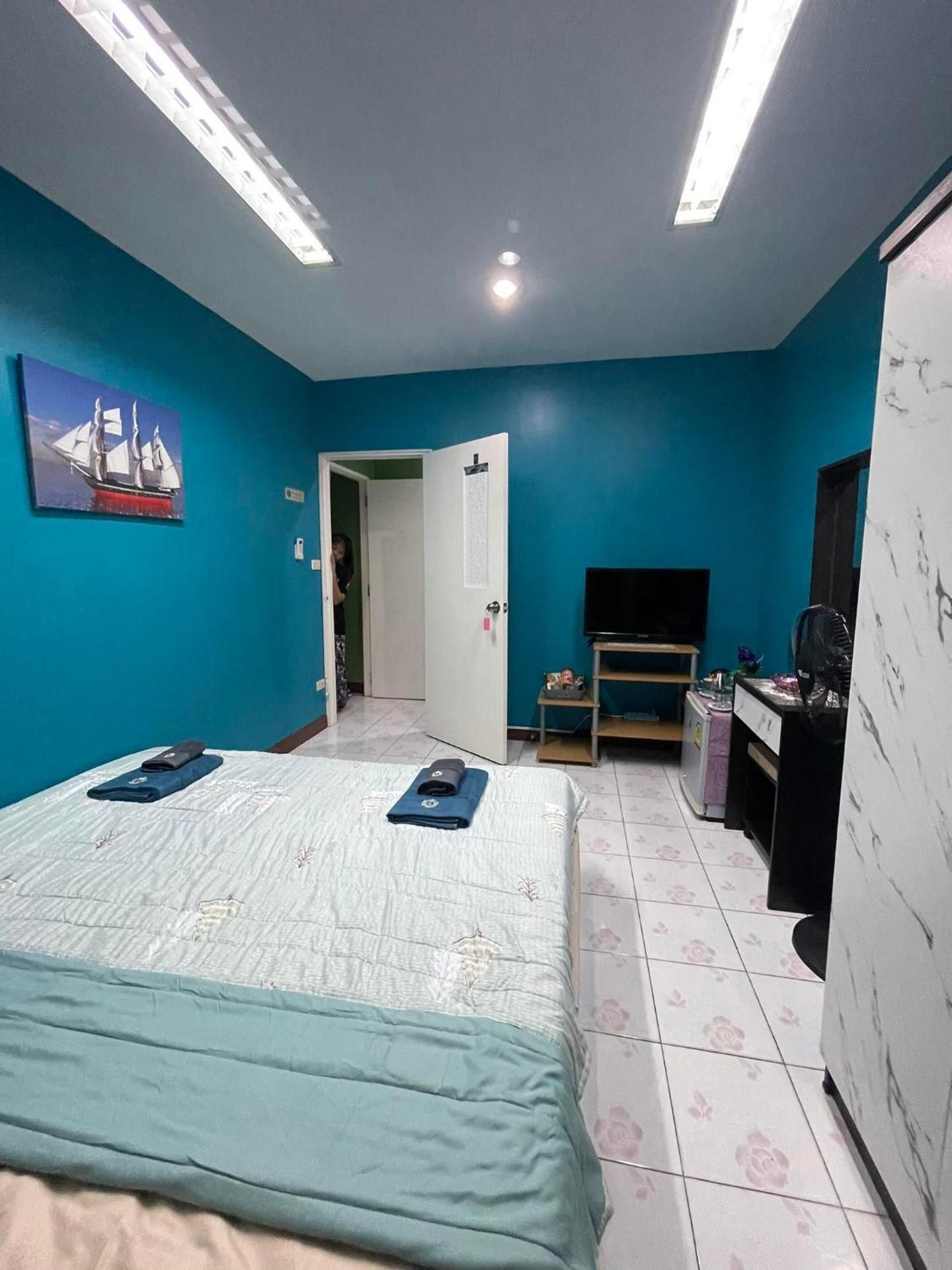 Standard Double Room with Shared Bathroom