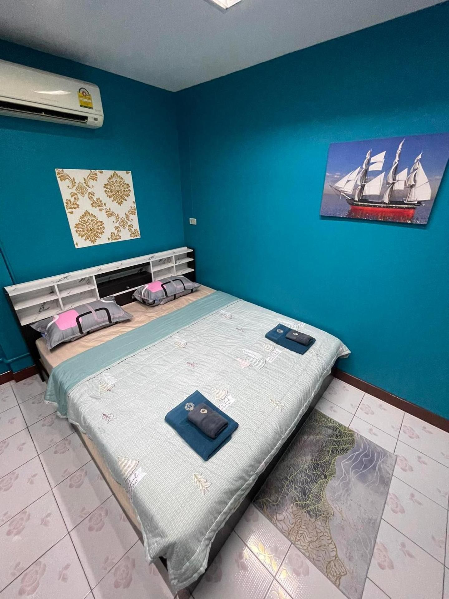Standard Double Room with Shared Bathroom