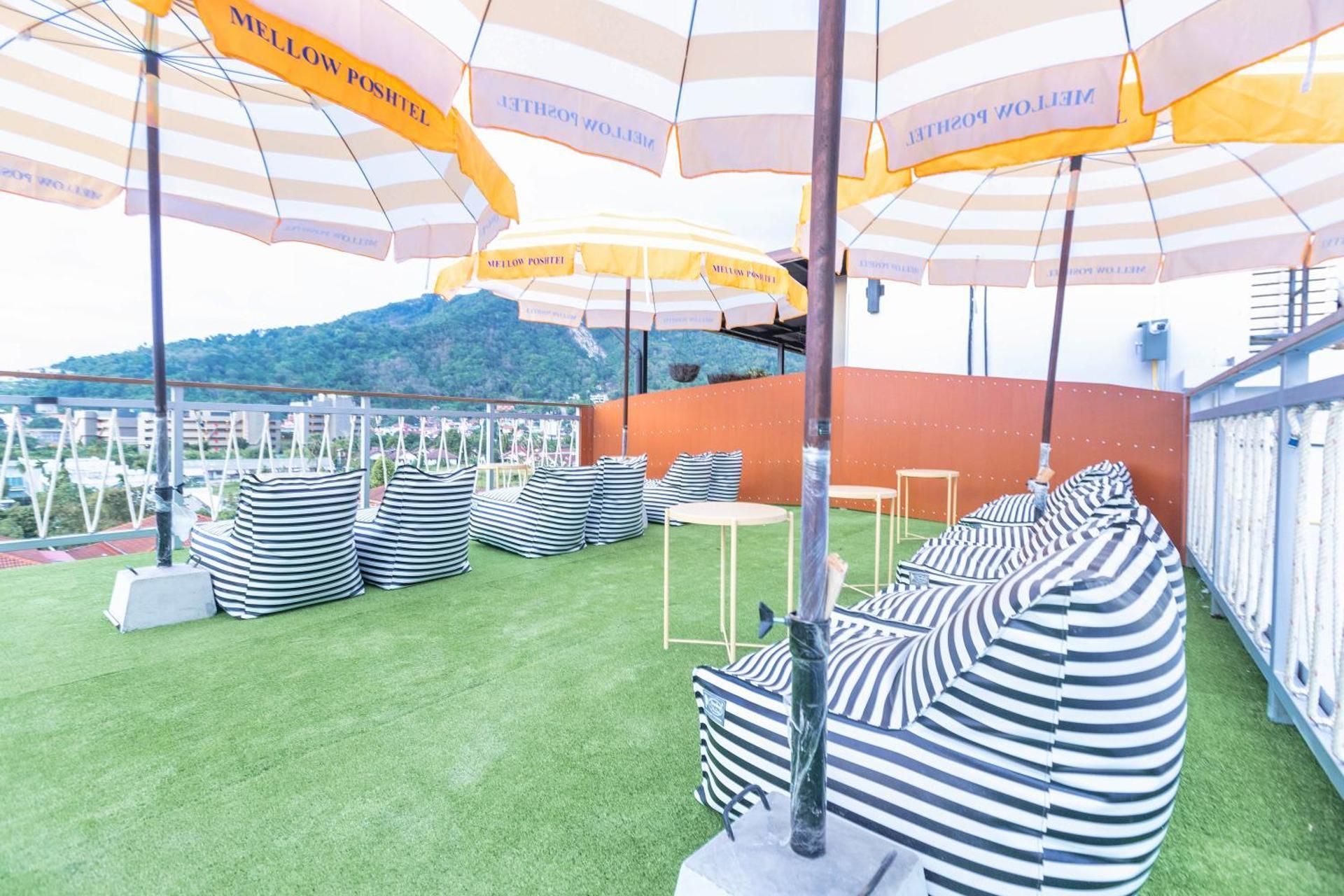 shared lounge/tv area