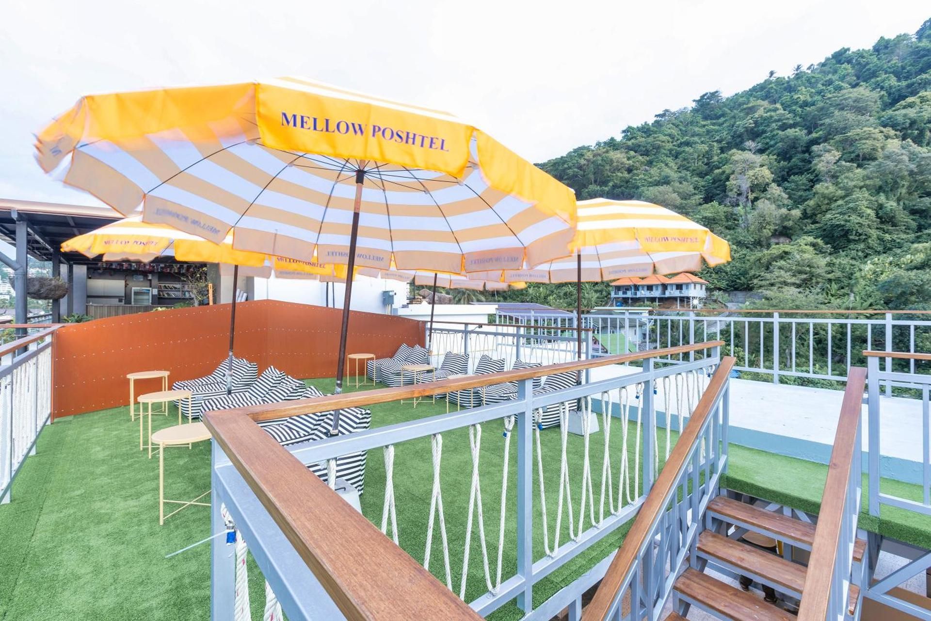 shared lounge/tv area