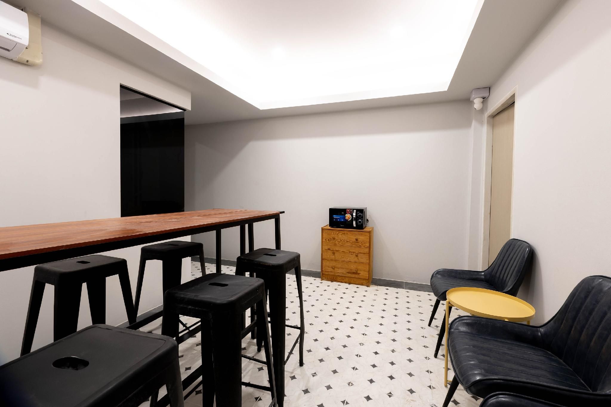 shared lounge/tv area