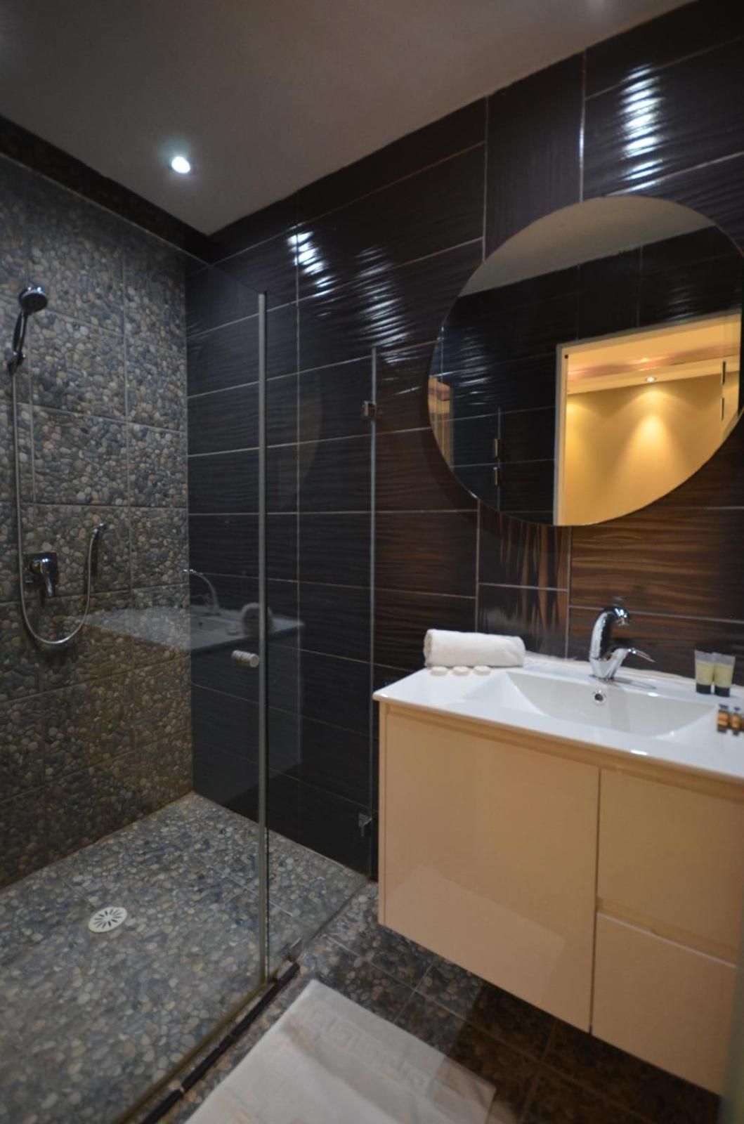 King Suite with Pool View