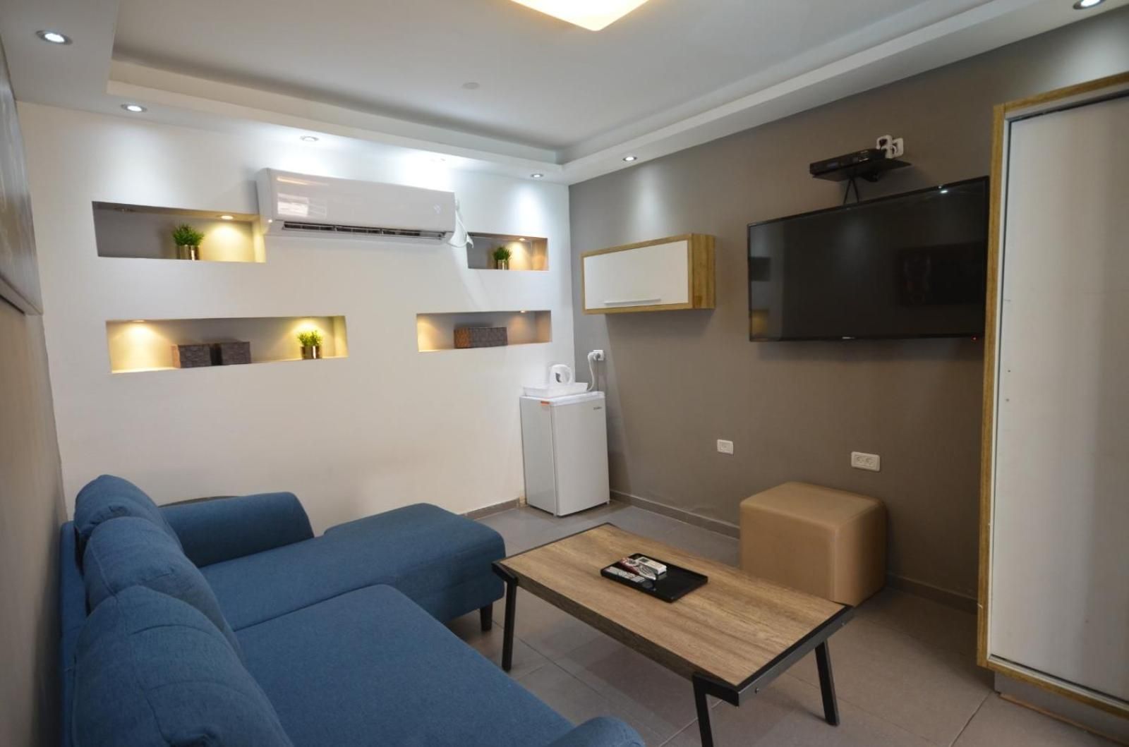 King Suite with Pool View