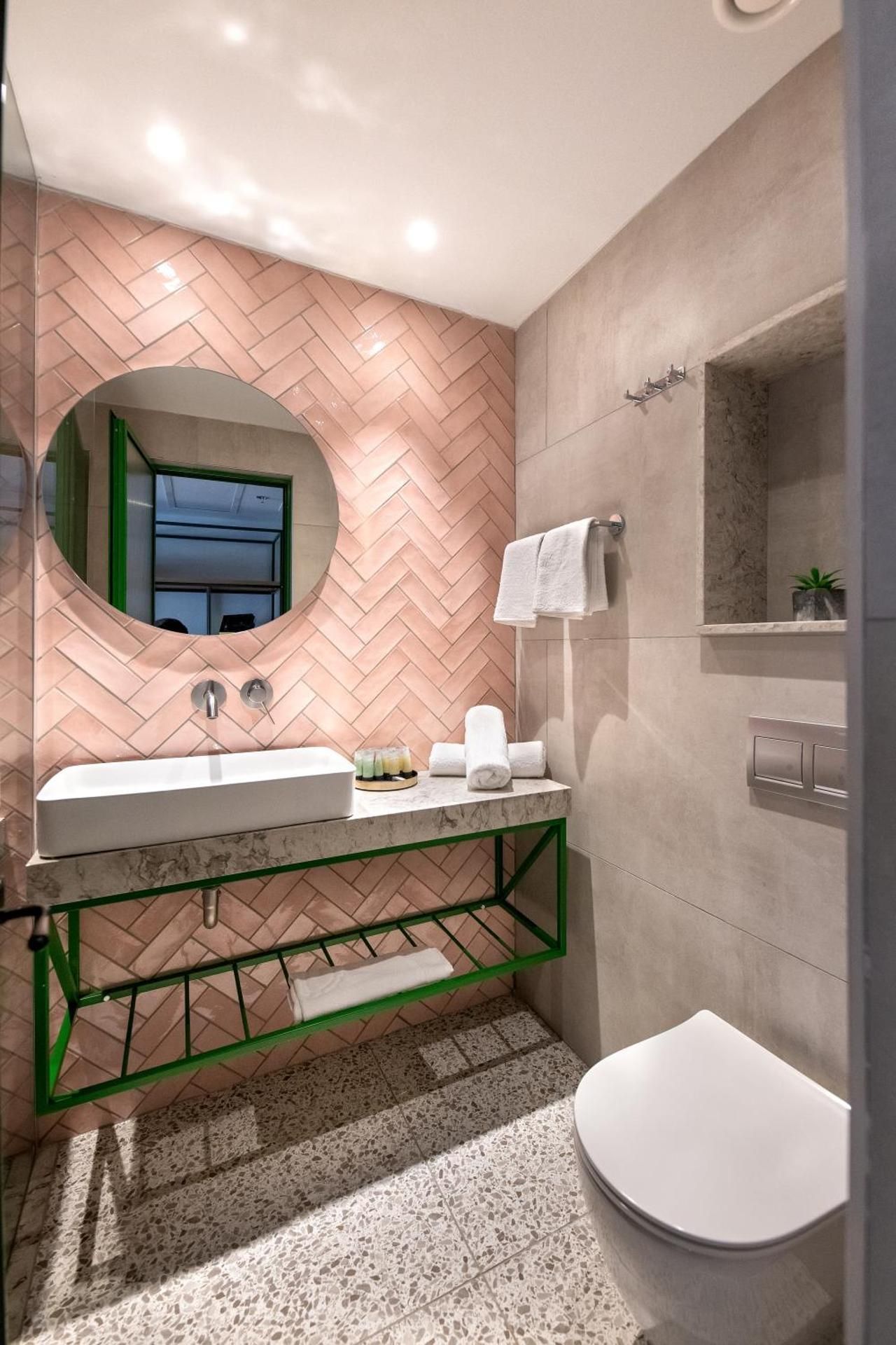 HOTEL SHOSHANA  Superior Room with Balcony 2