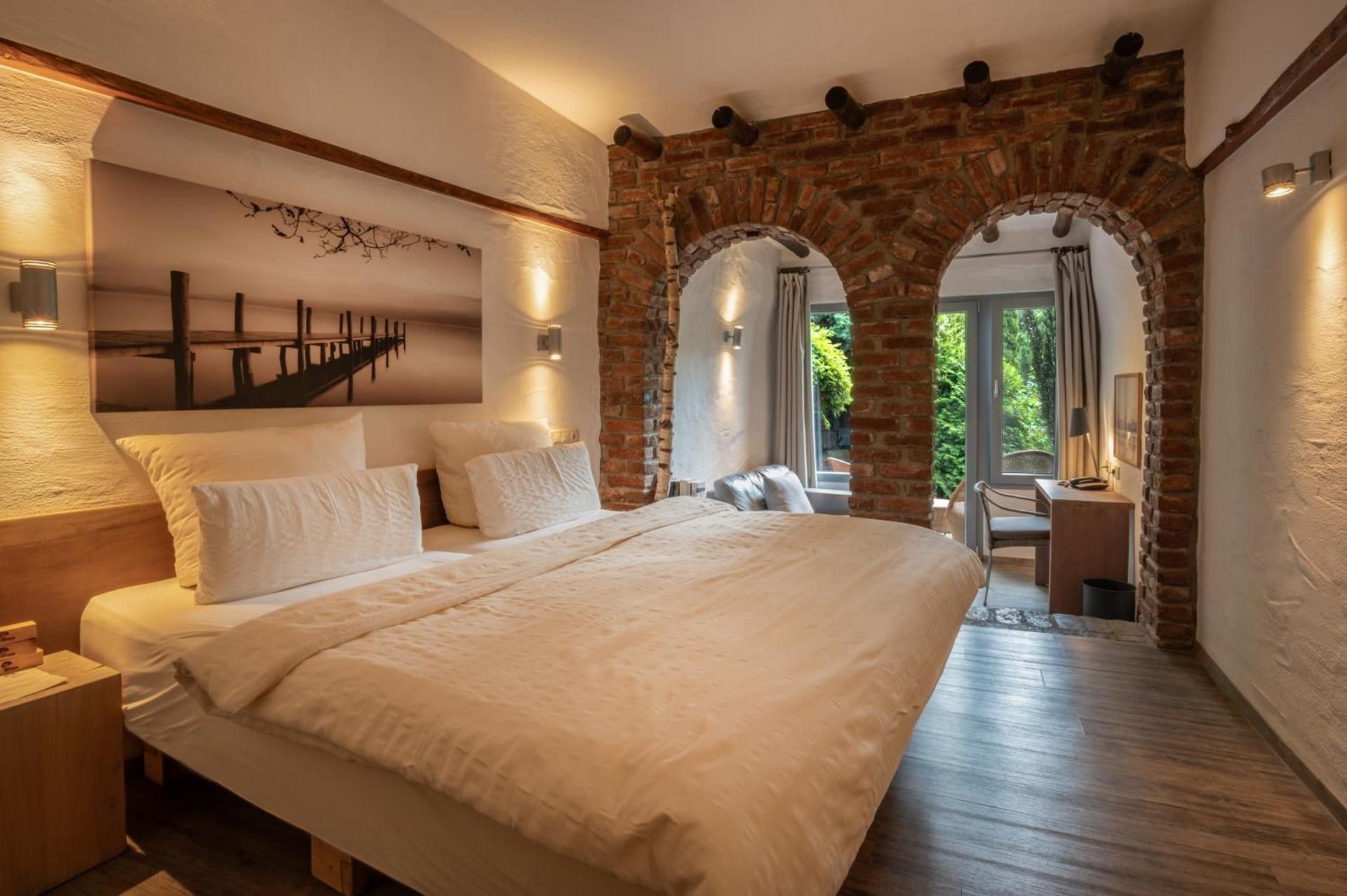 Superior Double Room with Pool View