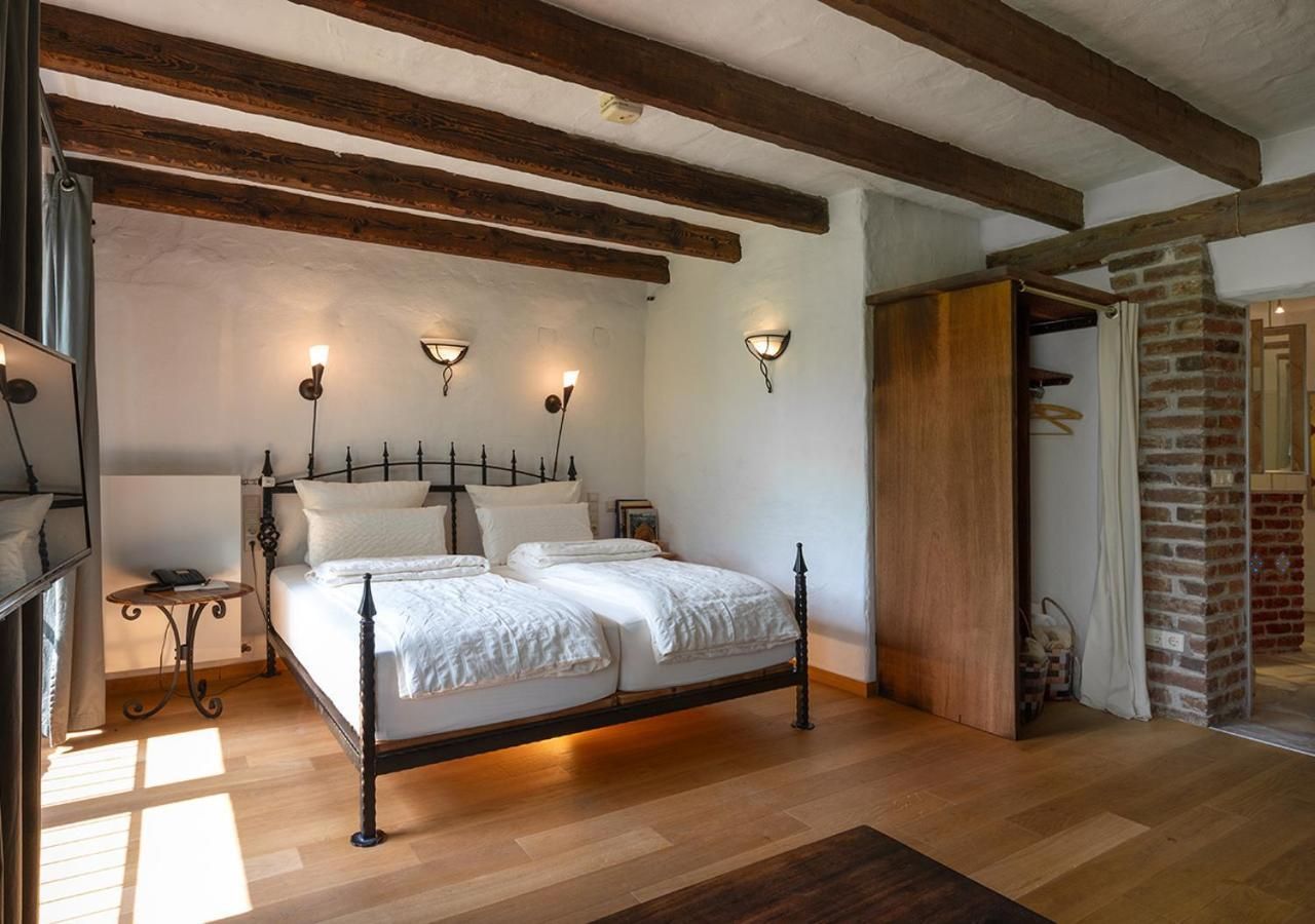 Gelbe Wellness Suite