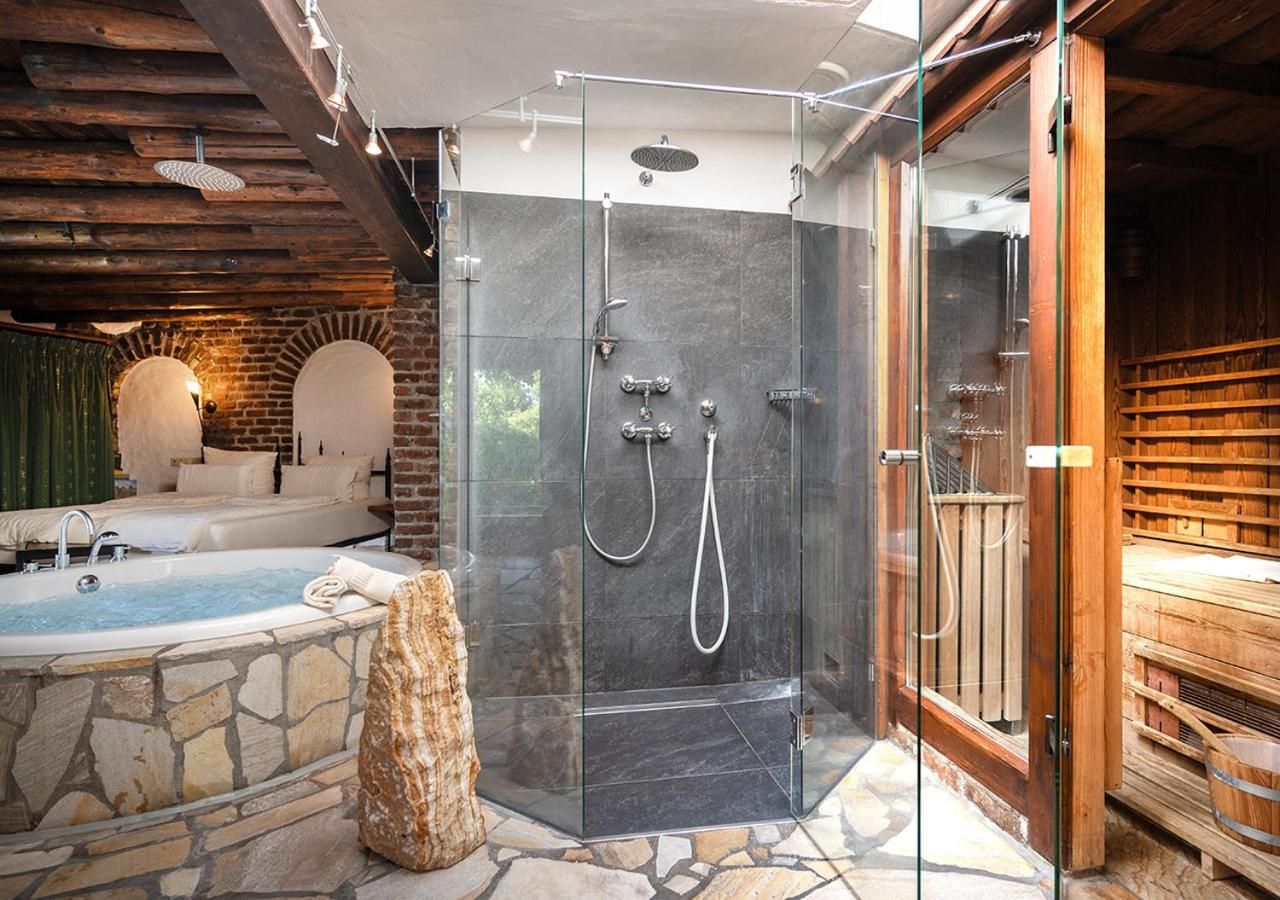 Wellness Pool Suite