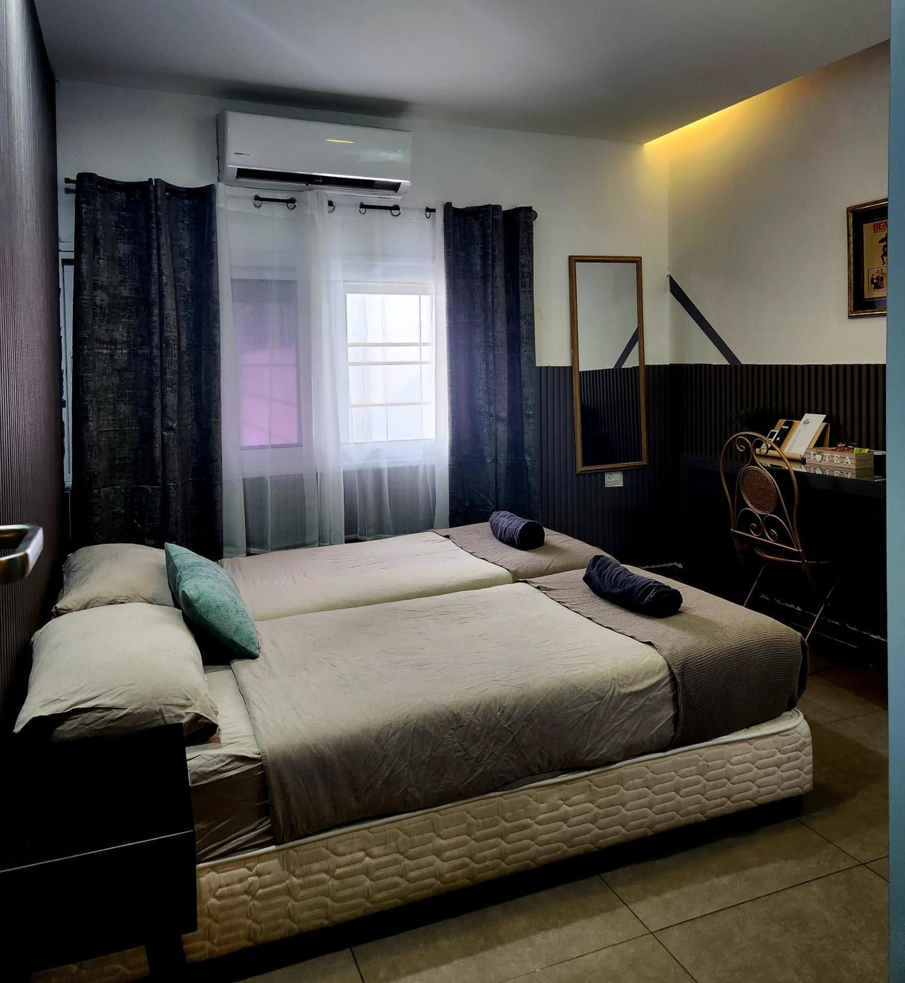 Deluxe Double Room with Side Sea View