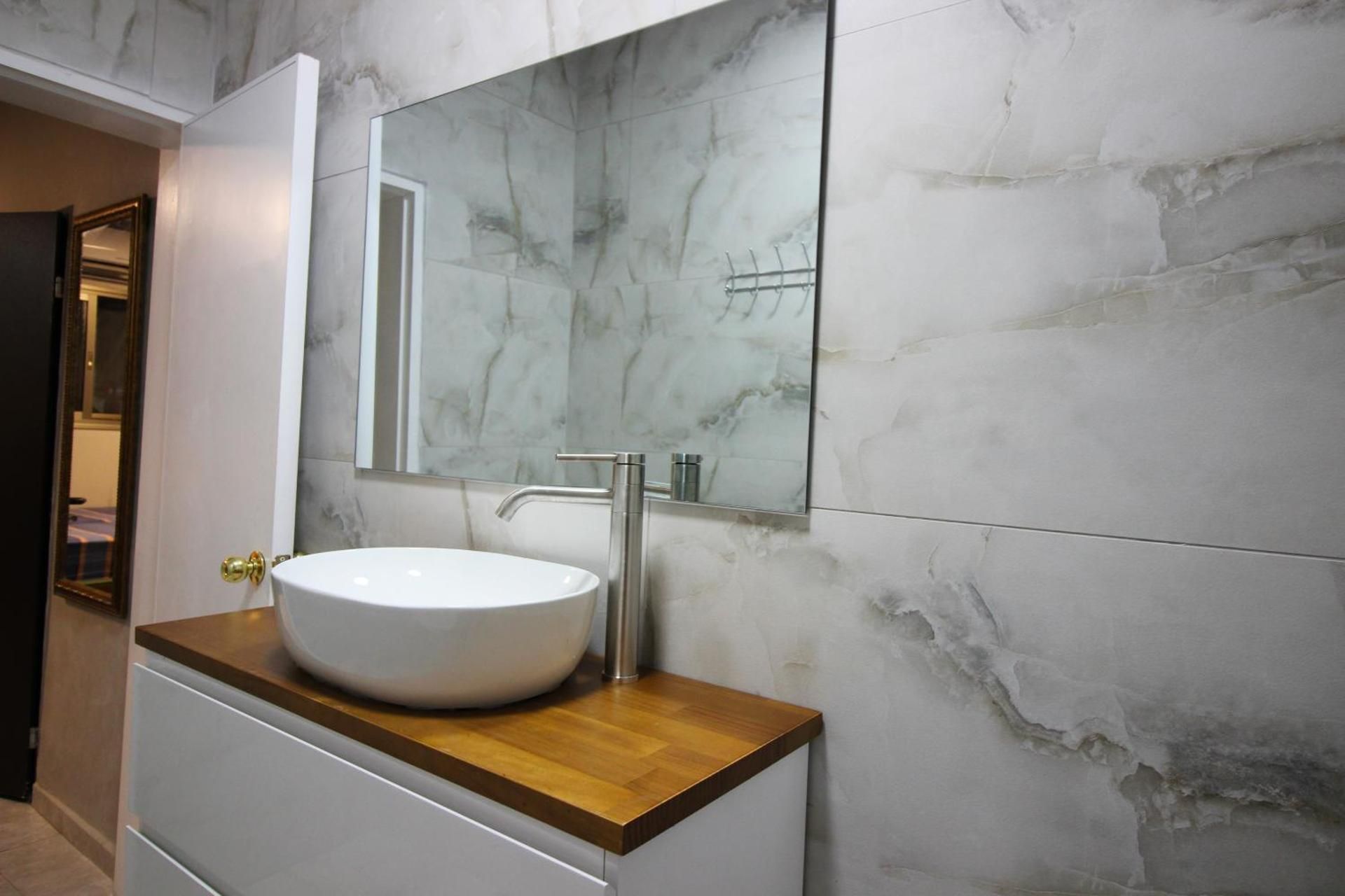 Sunset Inn Family Room (2 Adults + 2 Children) 2