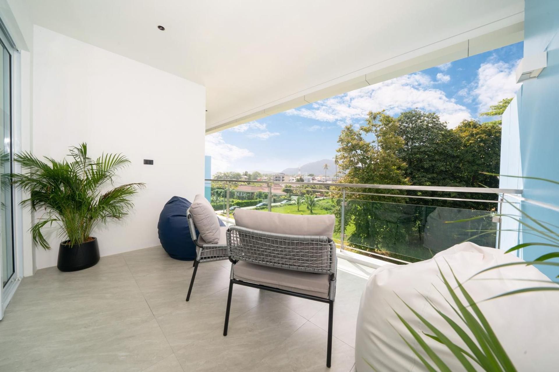2 Bedroom Apartment with Garden