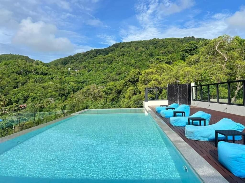 swimming pool [outdoor]