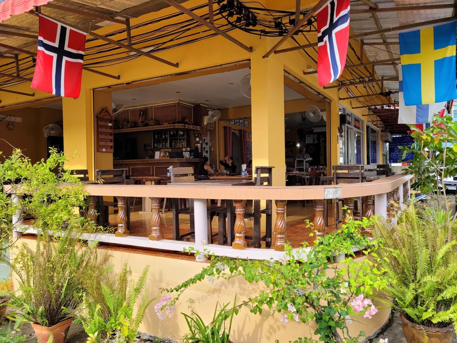 2 Vikings Restaurant & Guesthouse