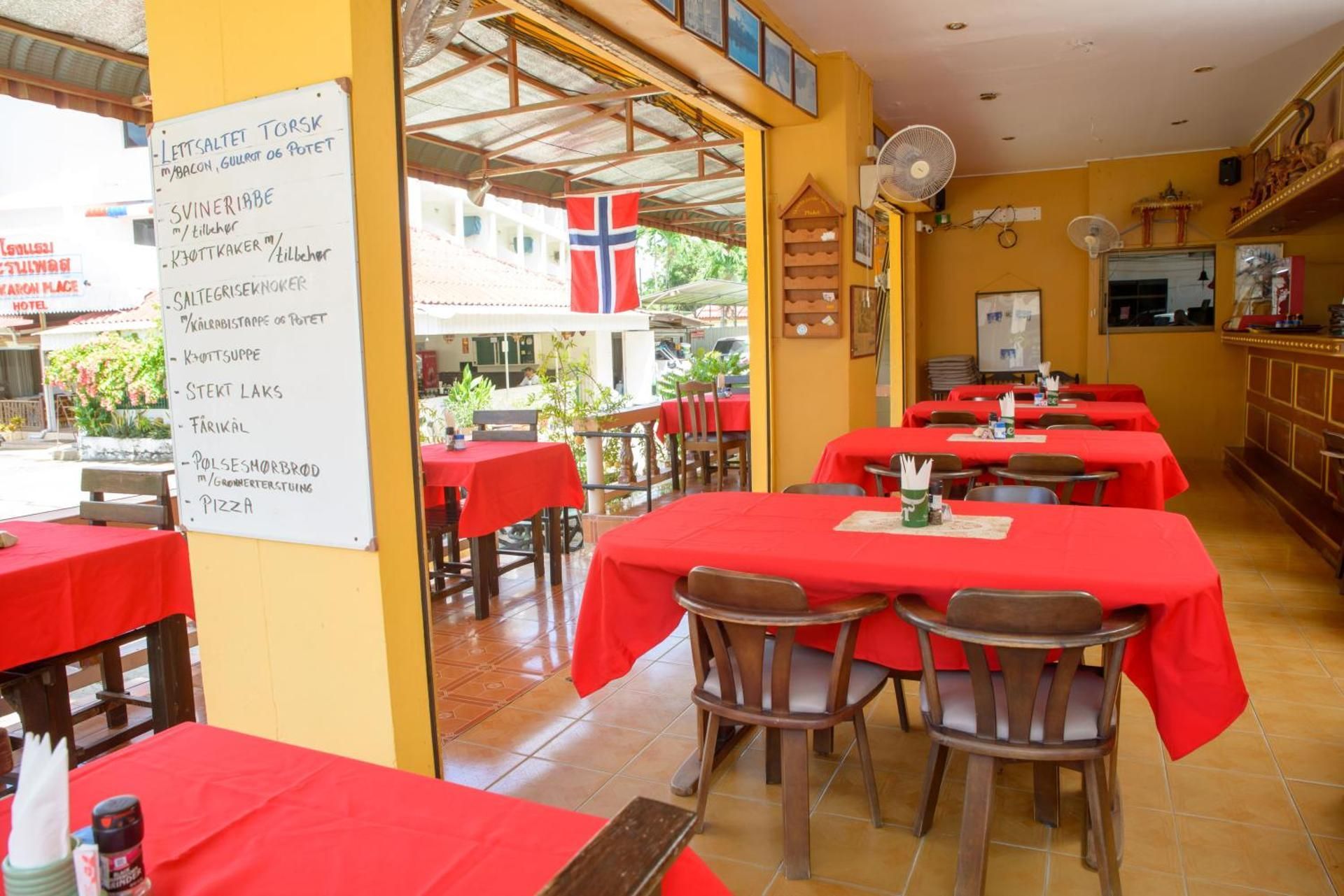 2 Vikings Restaurant & Guesthouse