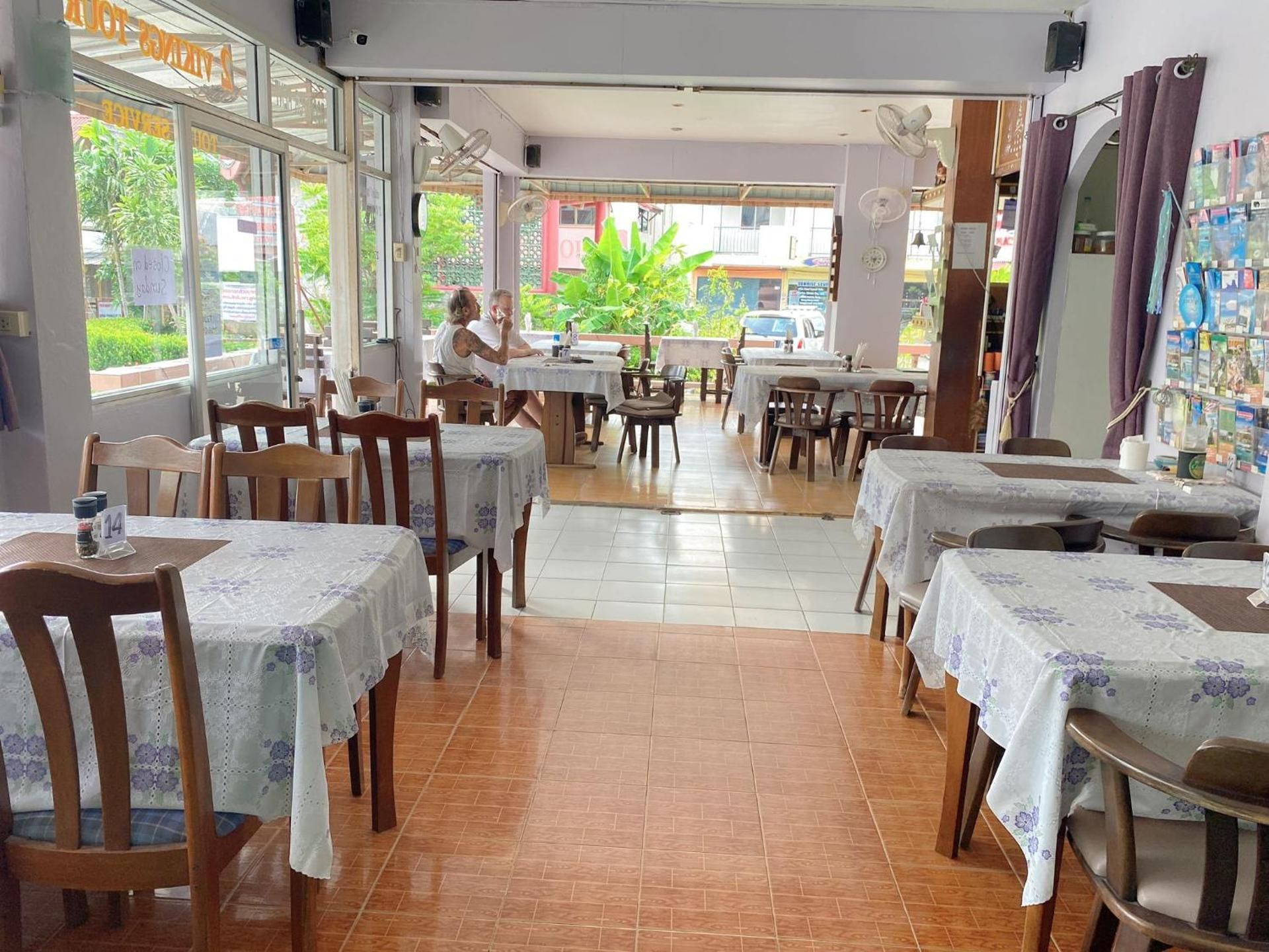 2 Vikings Restaurant & Guesthouse