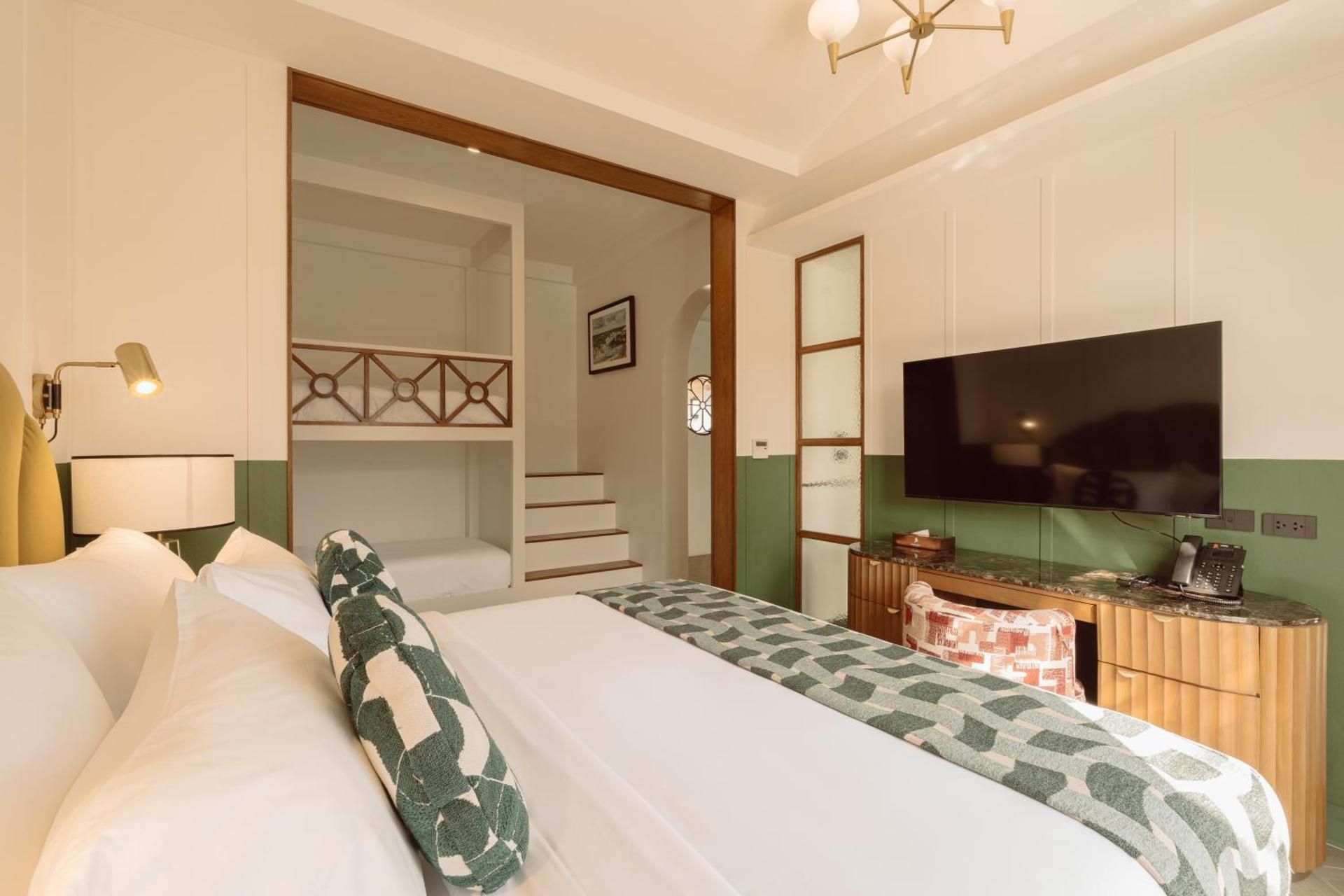 One-bedroom Lagoon Suite Villa (Free Drop-off Airport Transfer)