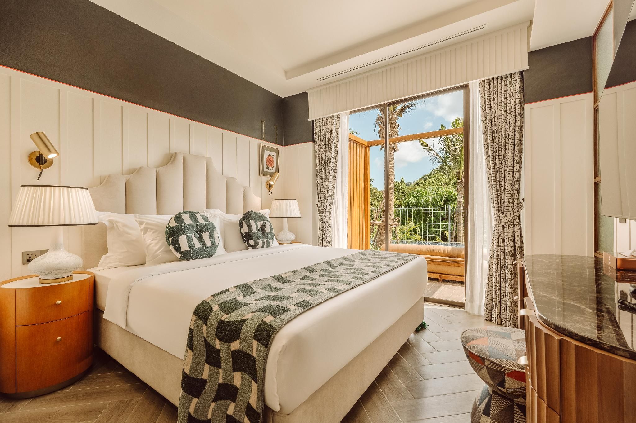 Sol Two-Bedroom Lagoon Suite Villa - Up to 8 Guests - Free Drop-off Airport Transfer